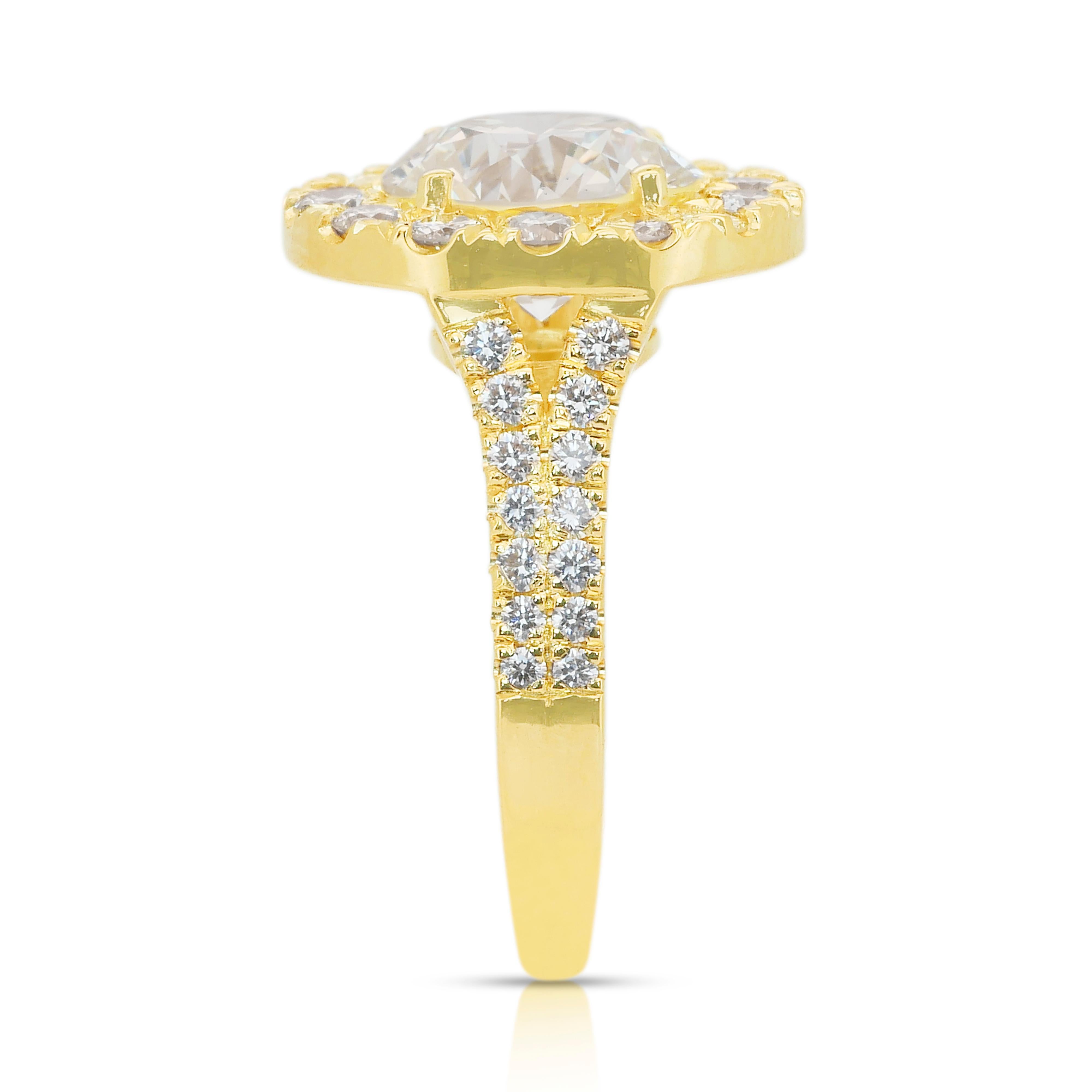 Cautivador Anillo Halo de Diamantes de 4,56 ct en Oro Amarillo de 18k - Certificado IGI en venta 1