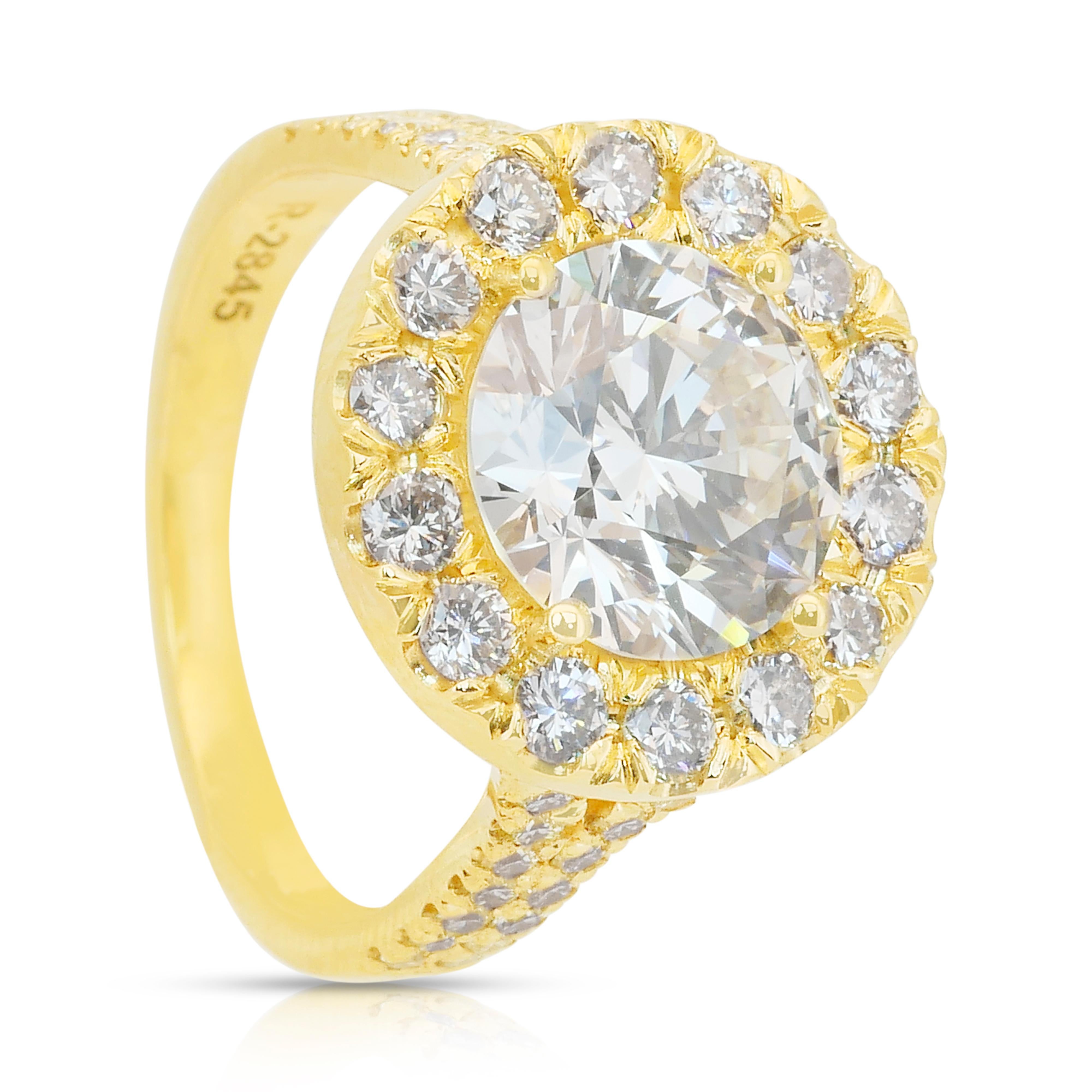 Cautivador Anillo Halo de Diamantes de 4,56 ct en Oro Amarillo de 18k - Certificado IGI en venta 2