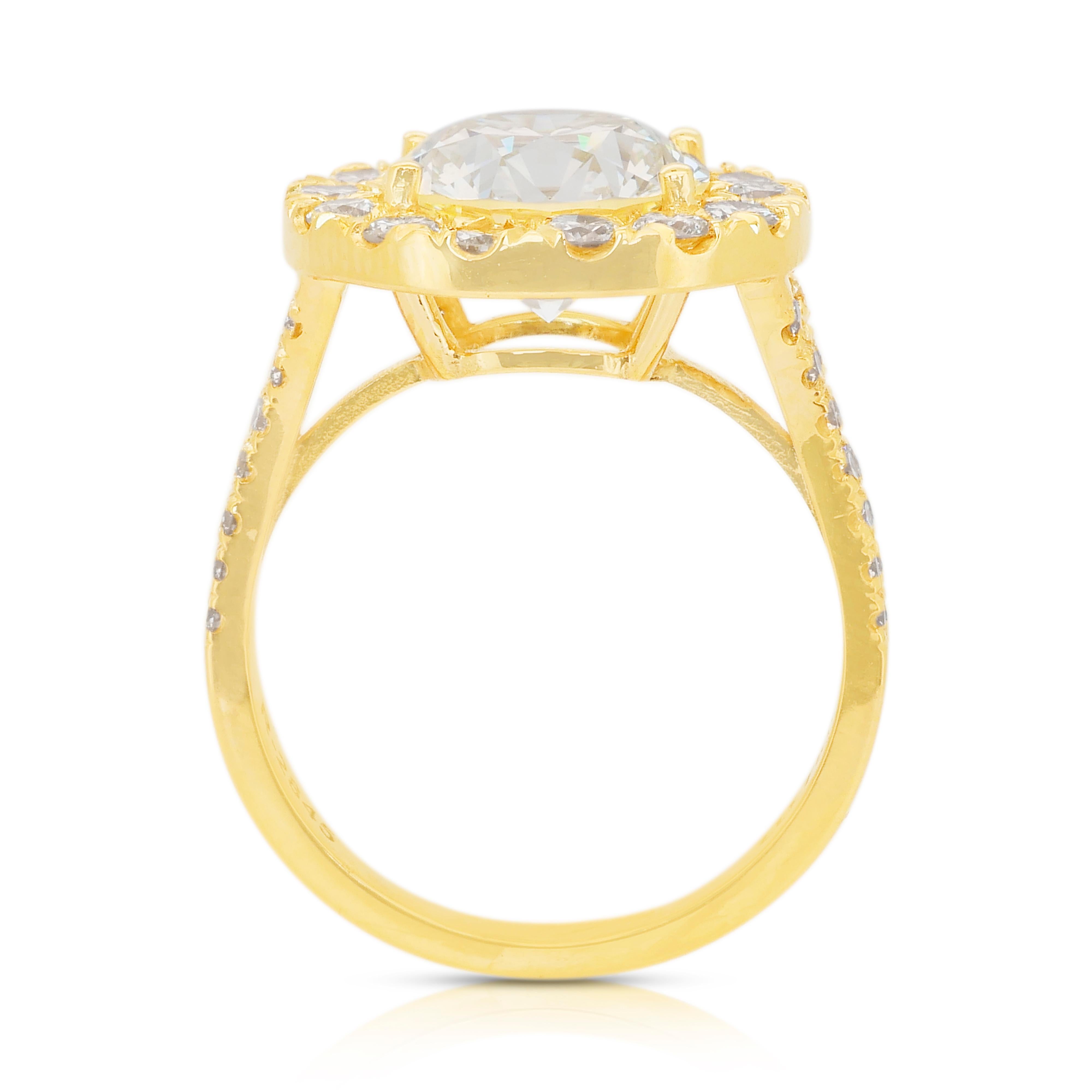 Cautivador Anillo Halo de Diamantes de 4,56 ct en Oro Amarillo de 18k - Certificado IGI en venta 3