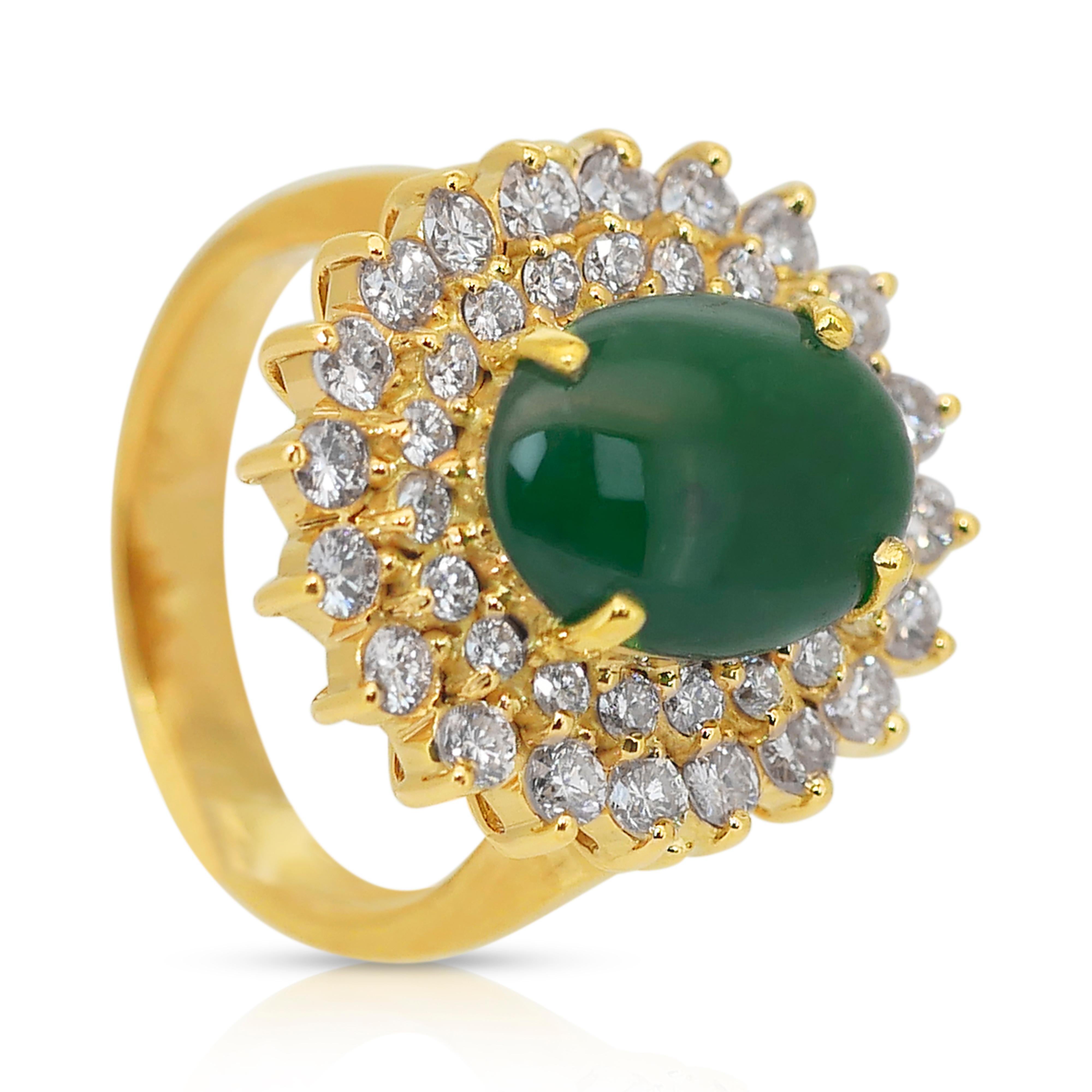 Captivating 4.80ct Jade and Diamonds Cluster Ring in 18k Yellow Gold In New Condition For Sale In רמת גן, IL