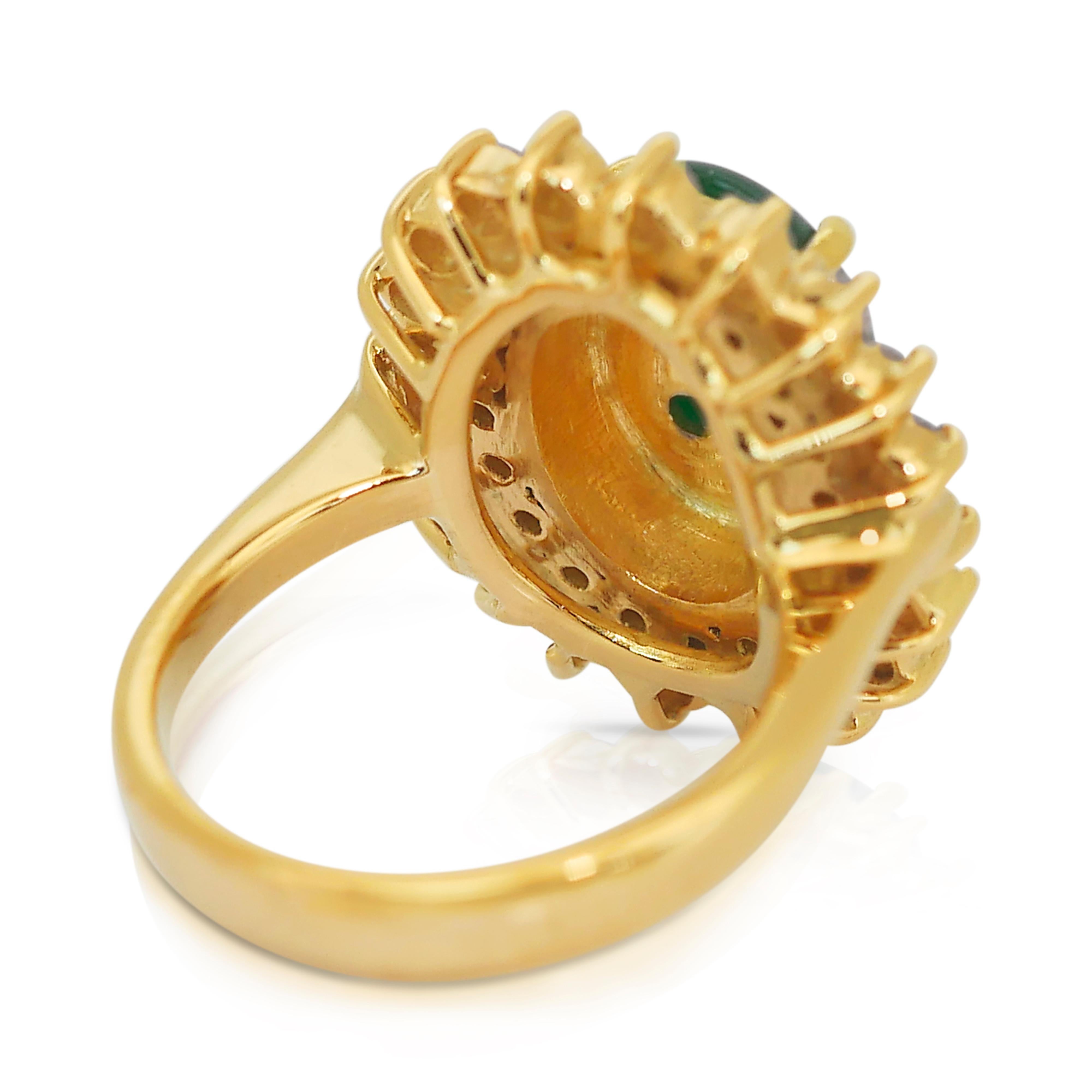 Captivating 4.80ct Jade and Diamonds Cluster Ring in 18k Yellow Gold For Sale 1