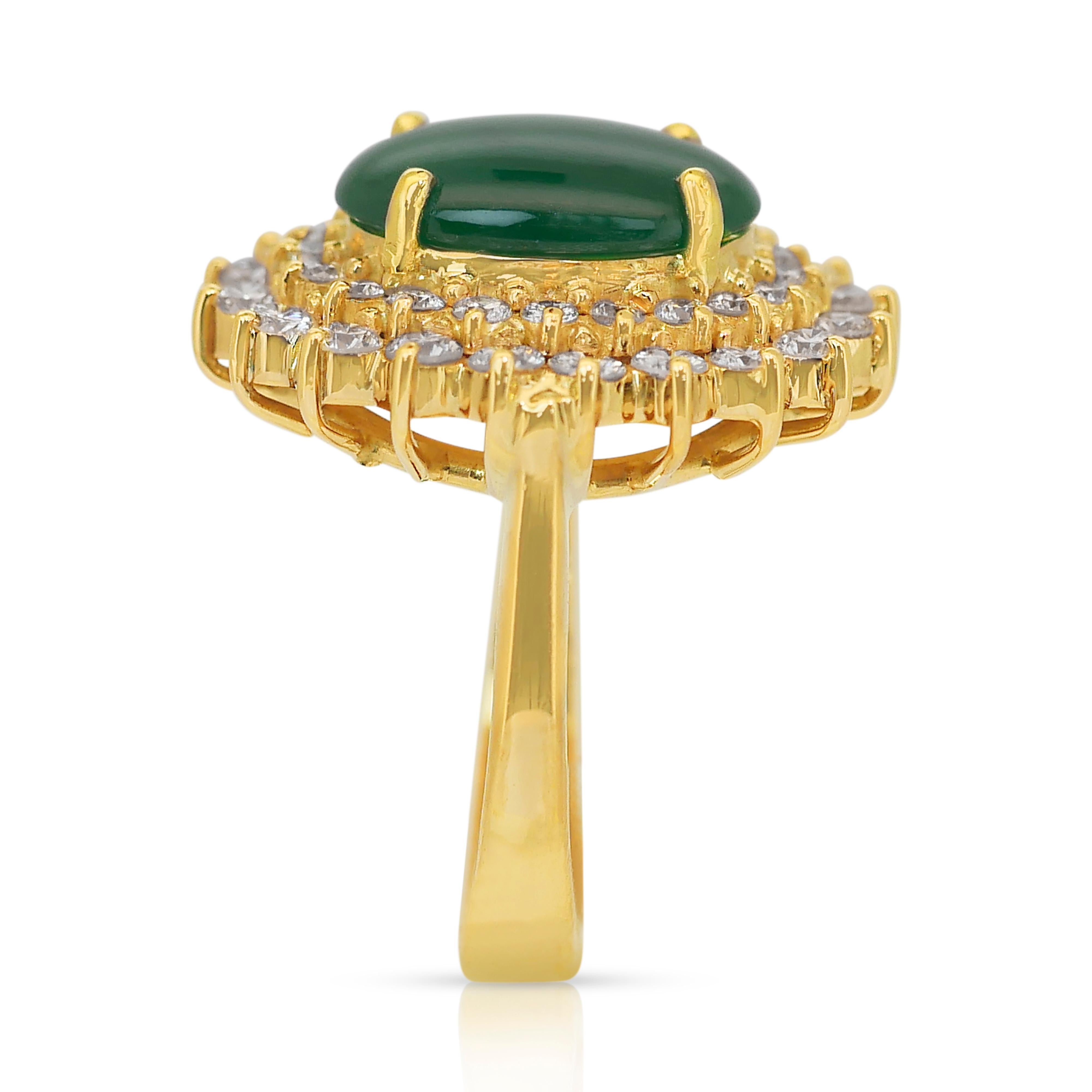 Captivating 4.80ct Jade and Diamonds Cluster Ring in 18k Yellow Gold For Sale 2