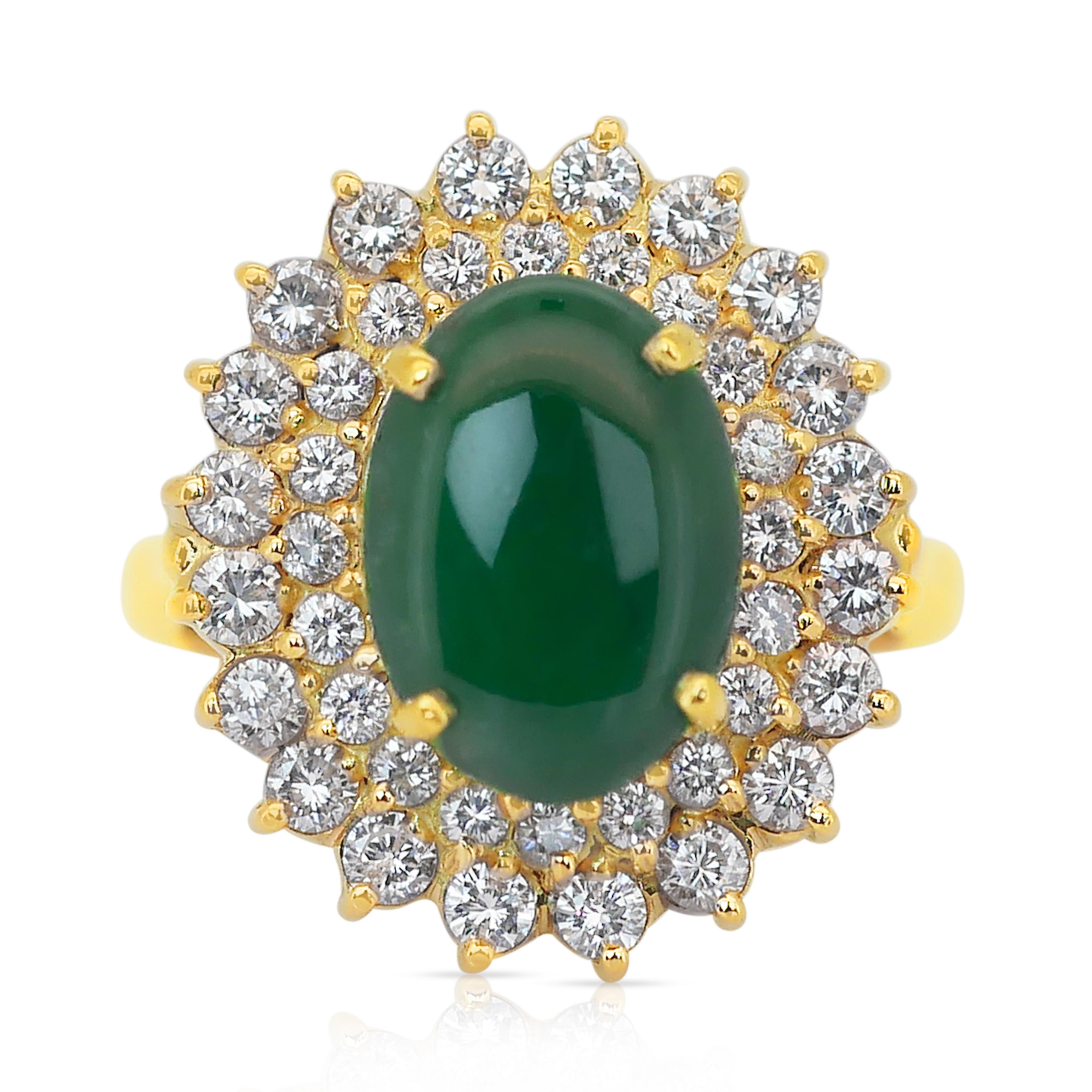 Captivating 4.80ct Jade and Diamonds Cluster Ring in 18k Yellow Gold For Sale 4