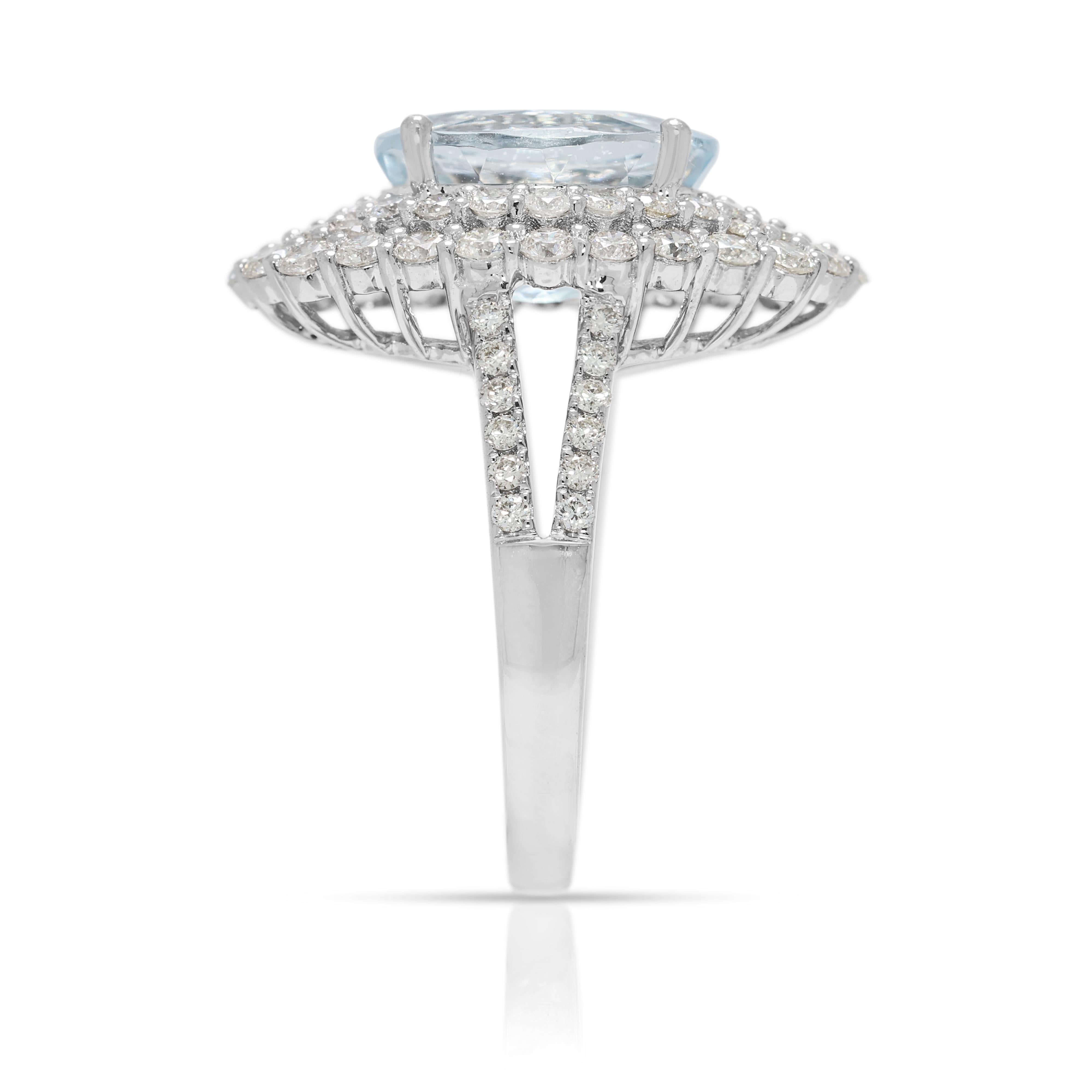 Captivante bague à double halo en or blanc 18 carats avec aigue-marine et diamant de 5,74 ct. en vente 1