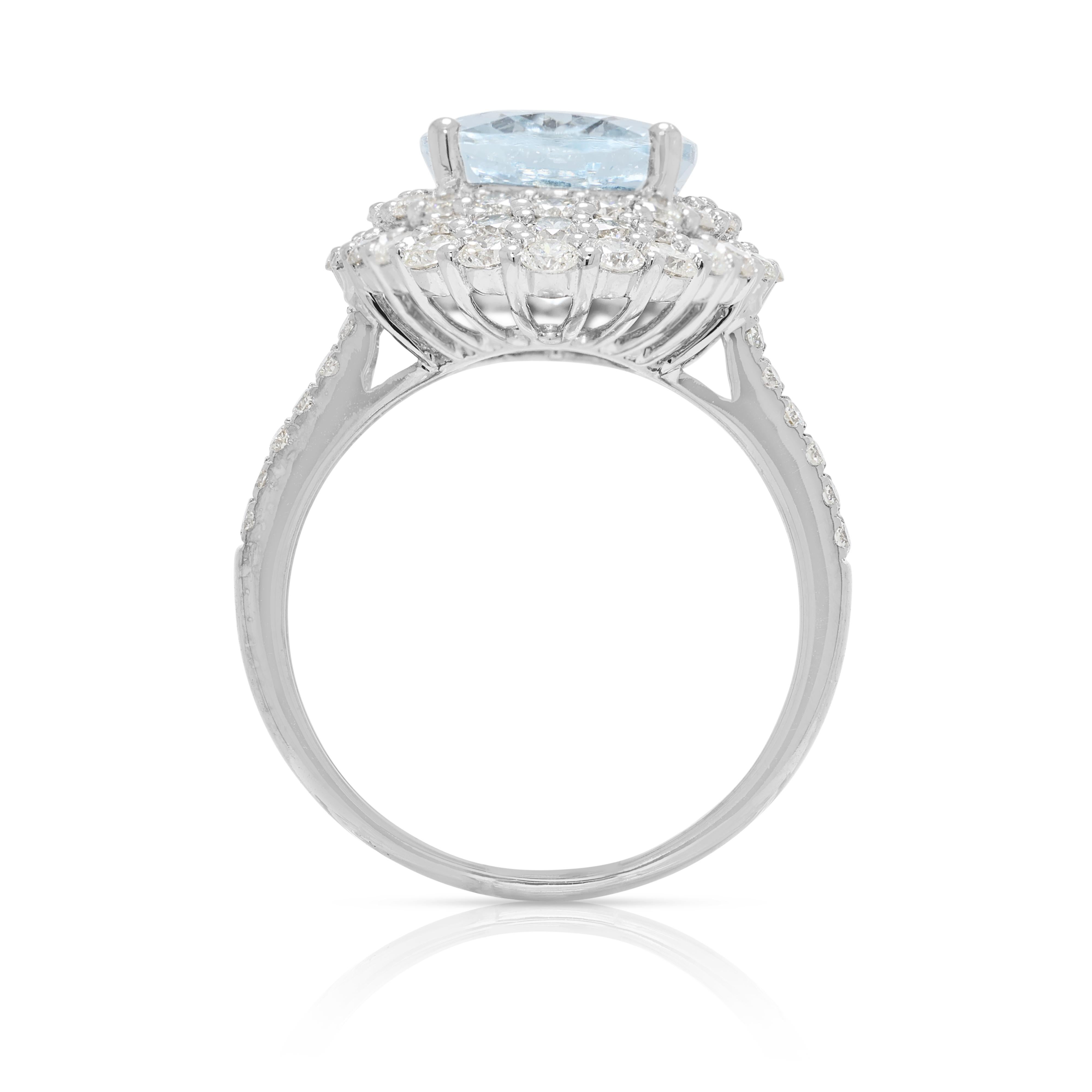 Captivante bague à double halo en or blanc 18 carats avec aigue-marine et diamant de 5,74 ct. en vente 2