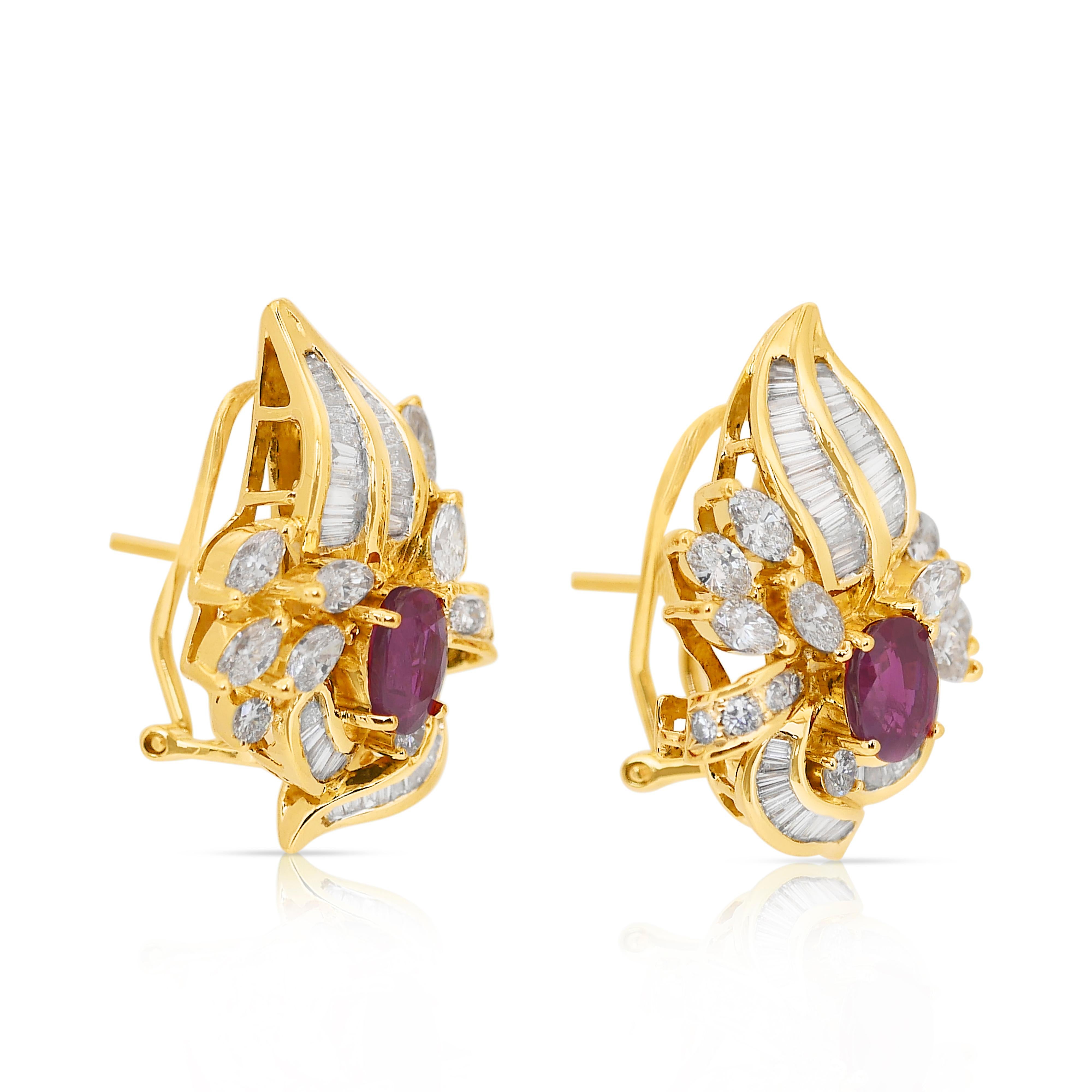 Captivating 6.12ct Rubies and Diamonds Earrings in 18k Yellow Gold In New Condition In רמת גן, IL
