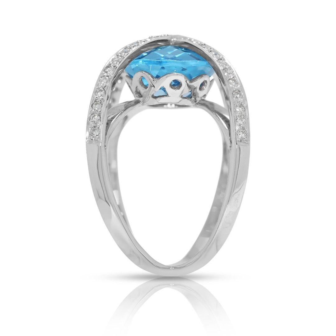 Captivating 6.14ct Blue Topaz and Natural Diamond Ring in 18K White Gold in vendita 1
