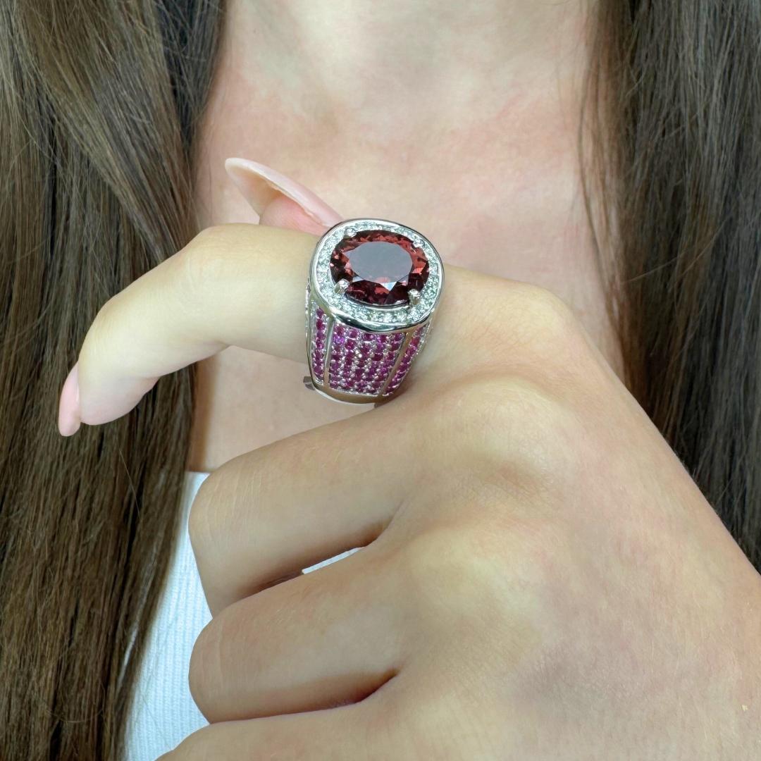 Cautivador Anillo de Cóctel de Rubelita, Zafiros y Diamantes de 7,40 ct en venta 4