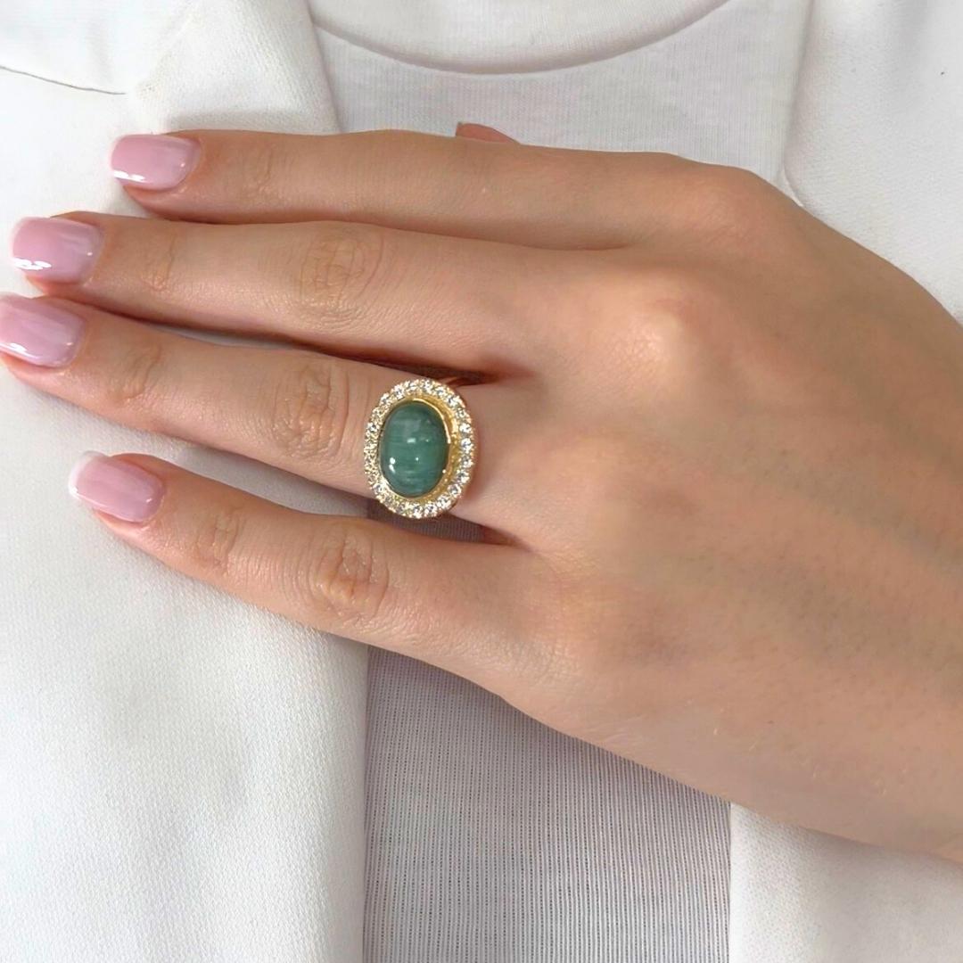 Captivante bague cocktail en or jaune 18k avec tourmaline et diamants de 7,82ct - Certifiée GIA

Faites-vous remarquer avec cette exquise bague de cocktail en or jaune 18 carats, qui met en valeur une captivante tourmaline vert bleuté de 7,22 carats