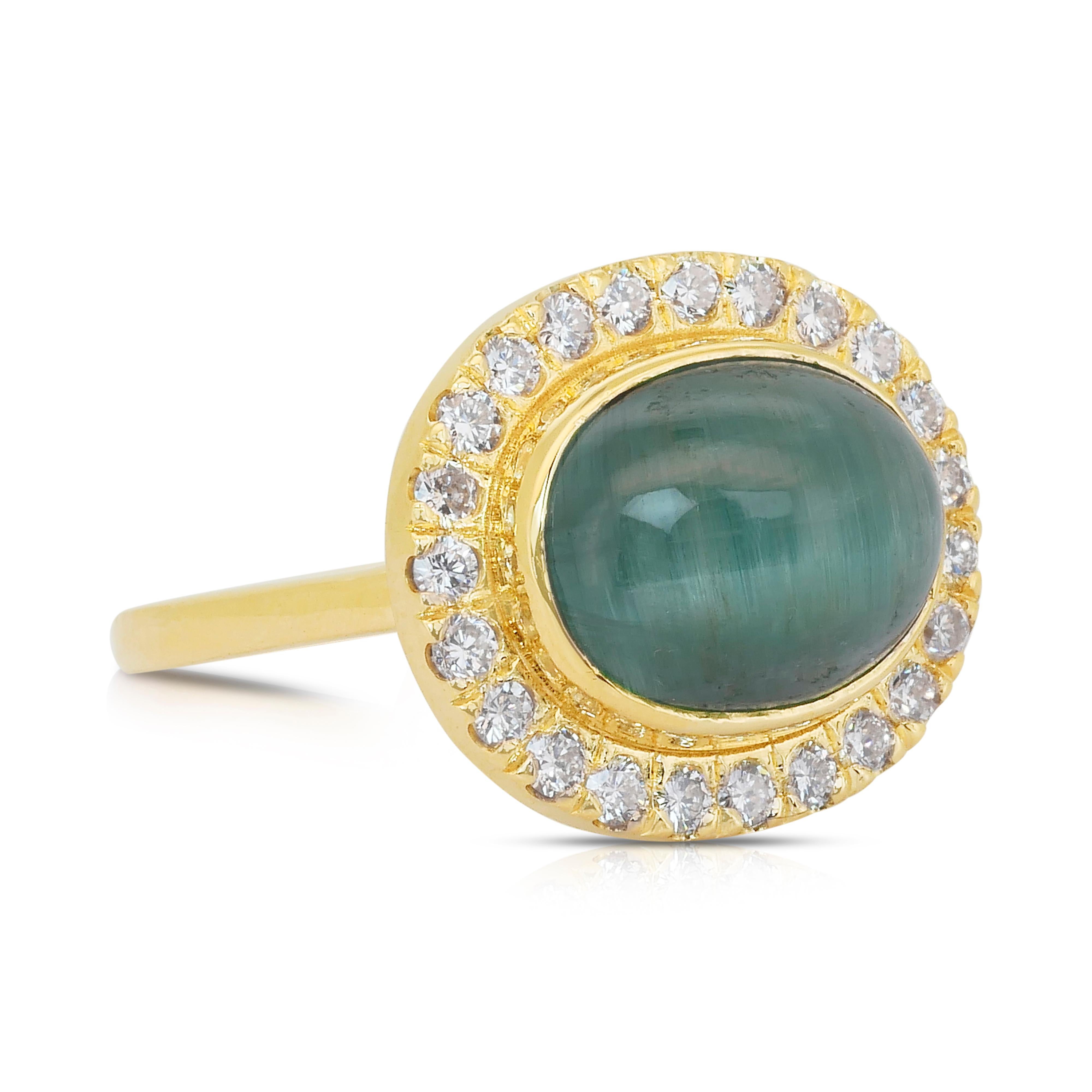 Taille ovale Captivant bague cocktail en or jaune 18 carats avec tourmaline de 7,82 carats et diamants en vente