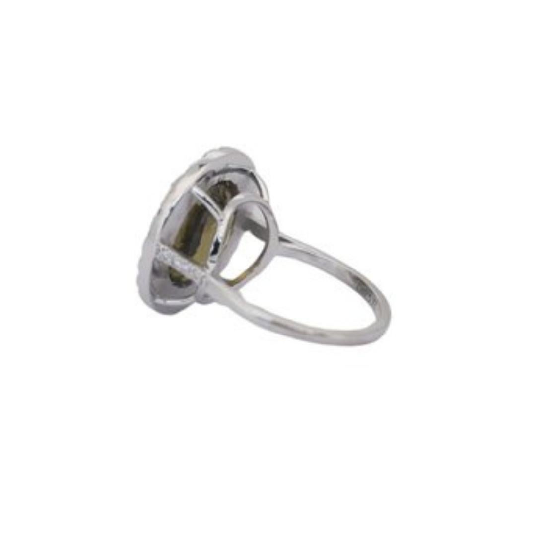 Taille ovale Captivant bague grappe de chrysobéryl 8,23 carats et diamants en or blanc 14 carats - GIA en vente
