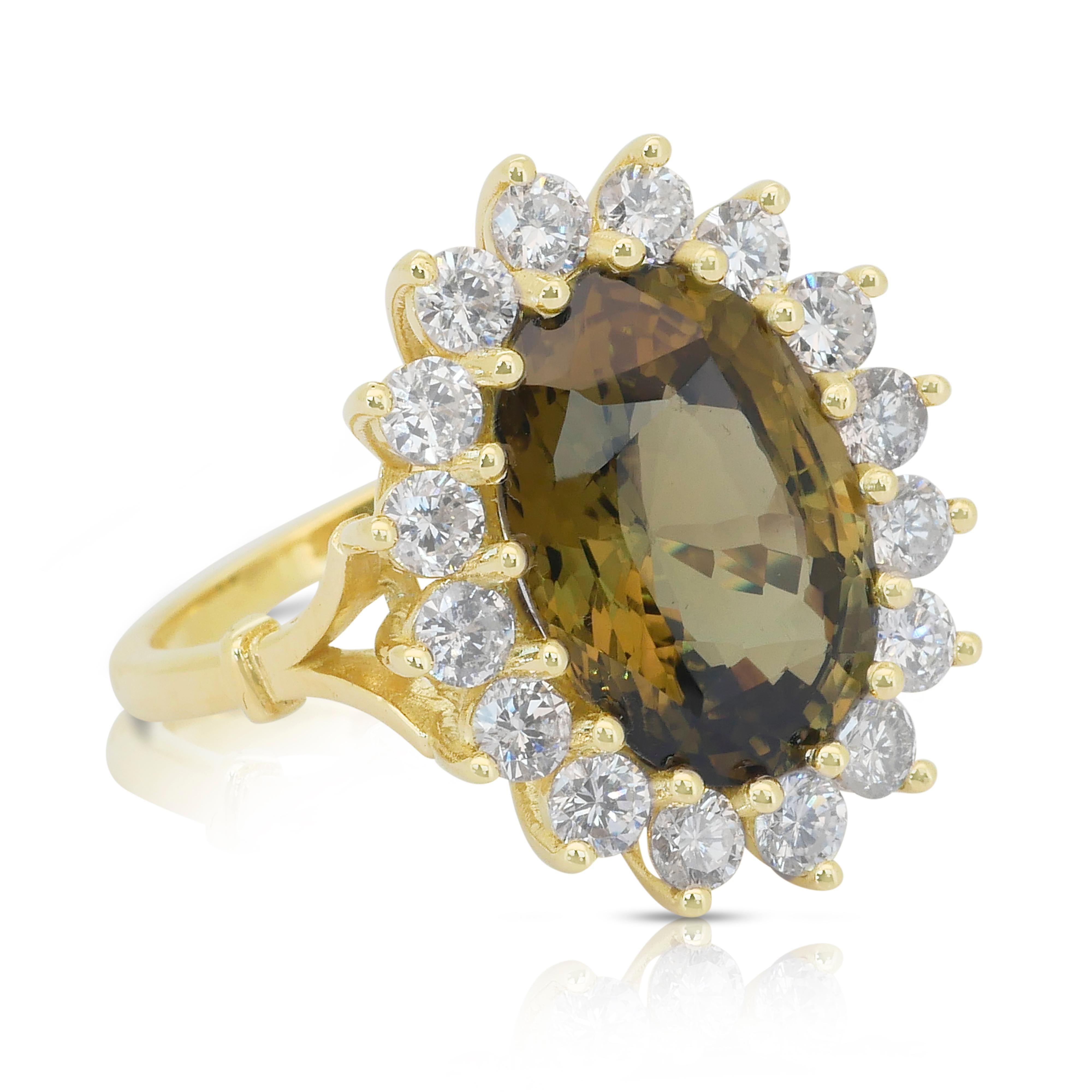 Oval Cut Captivating 8.75ct Chrysoberyl and Diamonds Cocktail Ring in 14k Yellow Gold For Sale