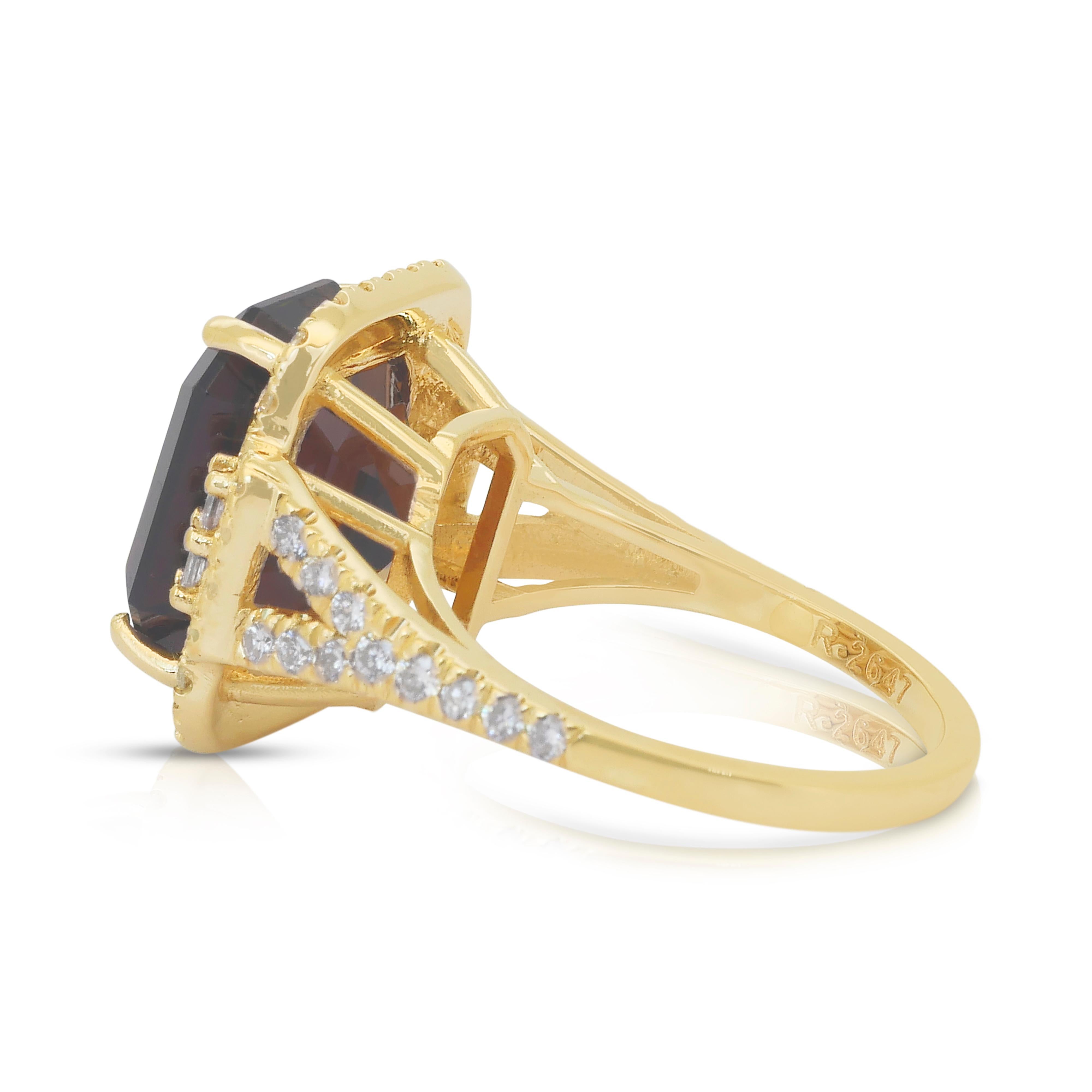Captivant bague cocktail en or jaune 18 carats avec tourmaline de 8,88 carats et diamants Neuf - En vente à רמת גן, IL