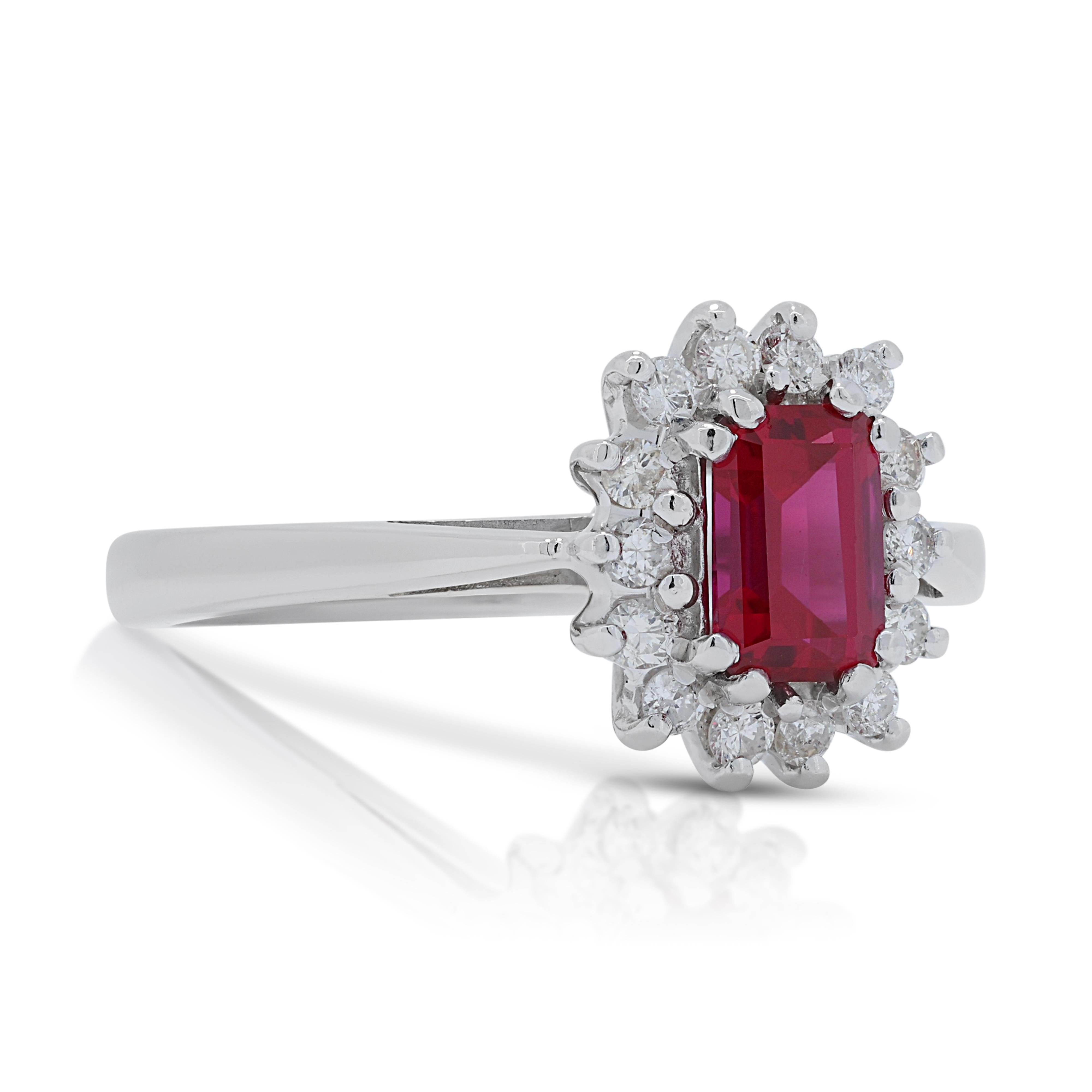 Captivating 9.14ct Ruby Ring in 9K Yellow Gold with Diamonds In Excellent Condition In רמת גן, IL