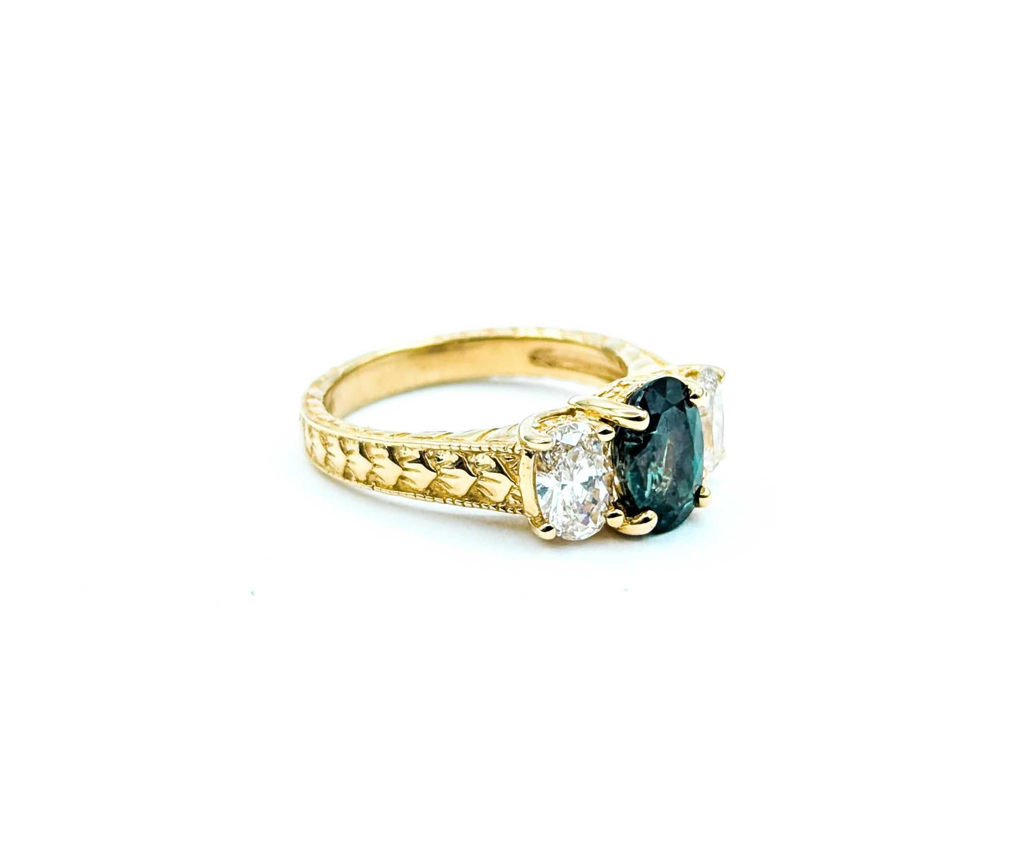 Captivating Alexandrite & Diamond Milgrain Ring in 14k Gold In Excellent Condition In Bloomington, MN
