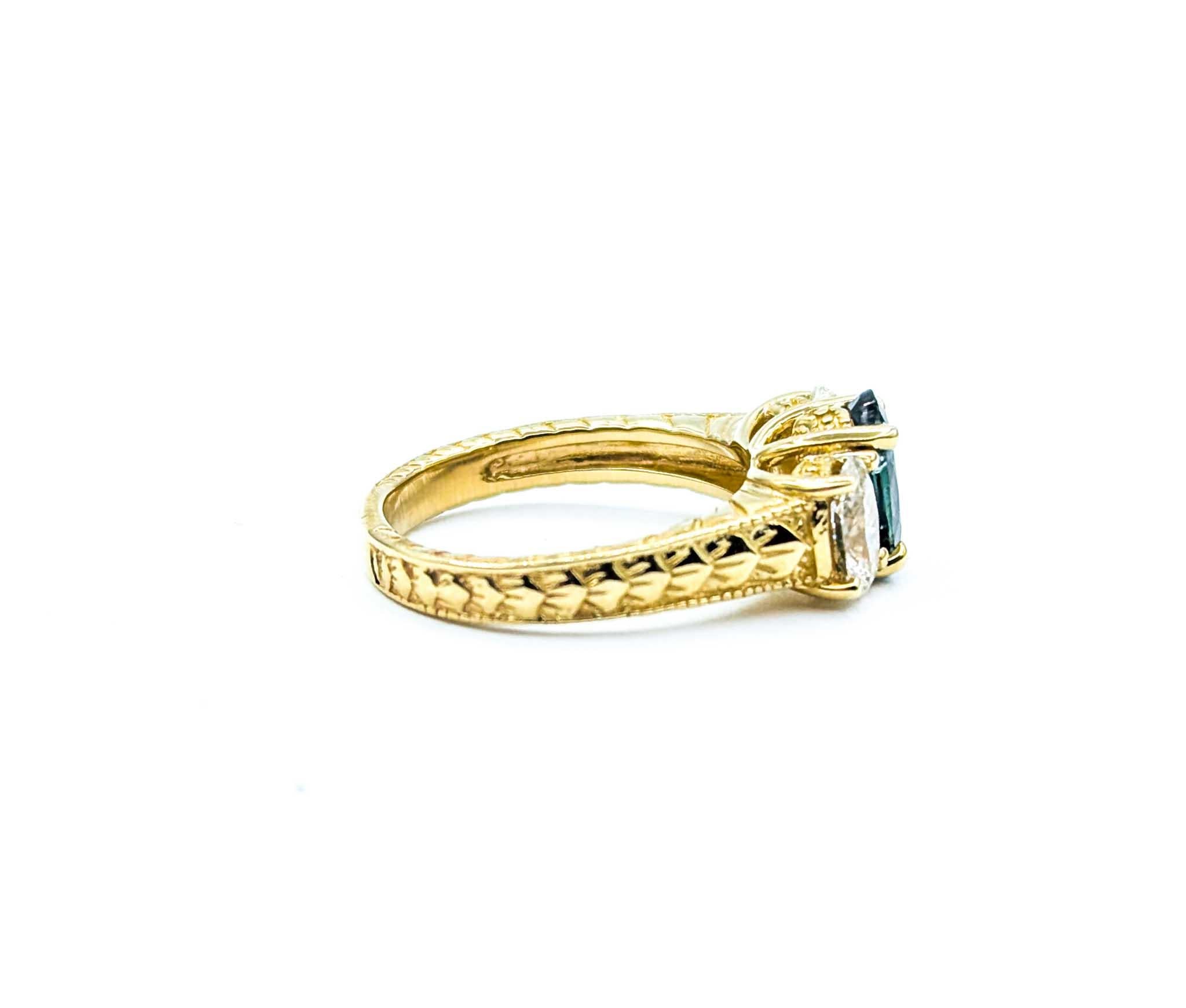 Women's Captivating Alexandrite & Diamond Milgrain Ring in 14k Gold