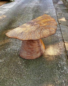 Accattivante consolle in rattan con fronde di palma di Betty Cobonpue, di influenza Art Nouveau