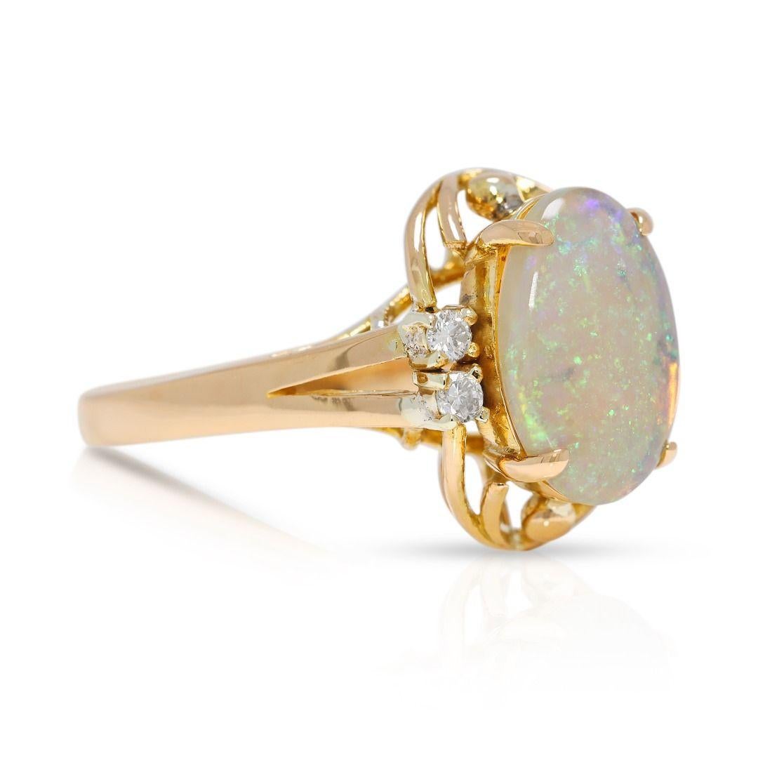 Captivating Blue Opal & 0.06ct Natural Diamond Ring in 20K Yellow Gold (Rundschliff) im Angebot