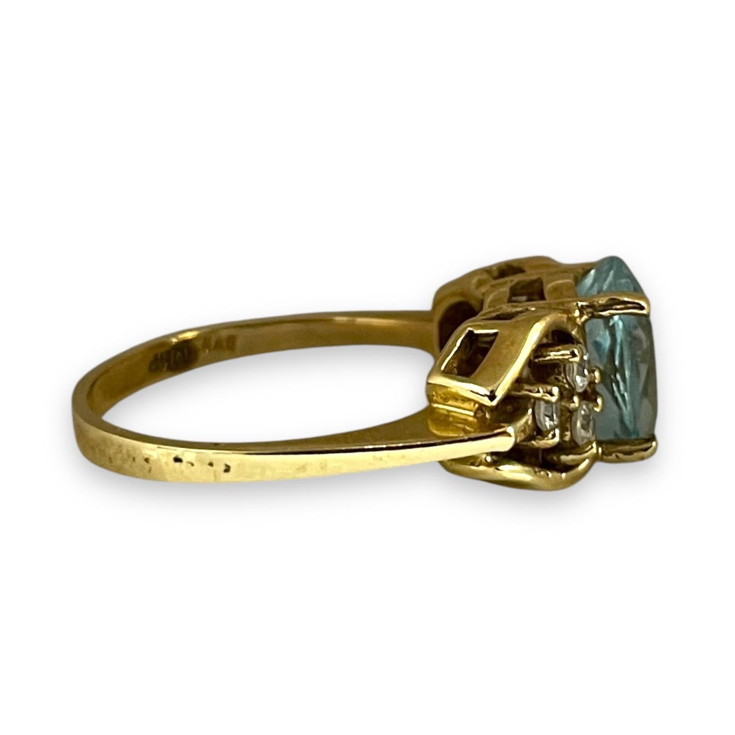Moderne Captivant bague en or jaune 10 carats, topaze bleue et diamant taille 6 en vente