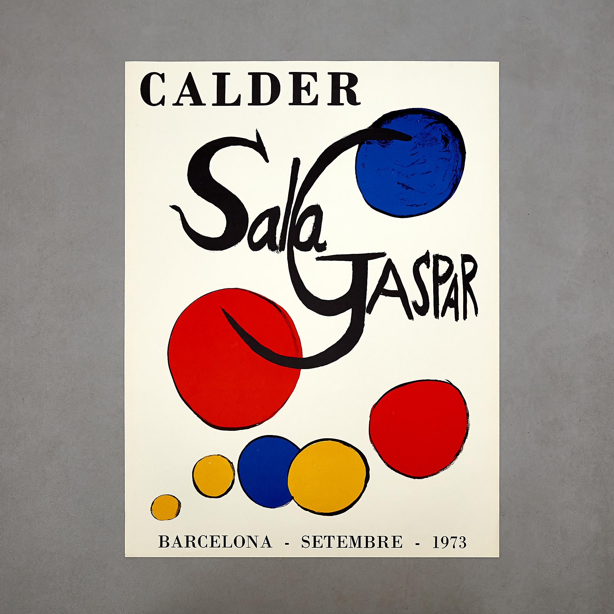 Entrez dans un royaume d'allure artistique avec cette trouvaille exceptionnelle - une affiche historique originale d'Alexander Calder, exposée de manière proéminente à la célèbre Sala Gaspar à Barcelone pendant le captivant mois de septembre 1973.