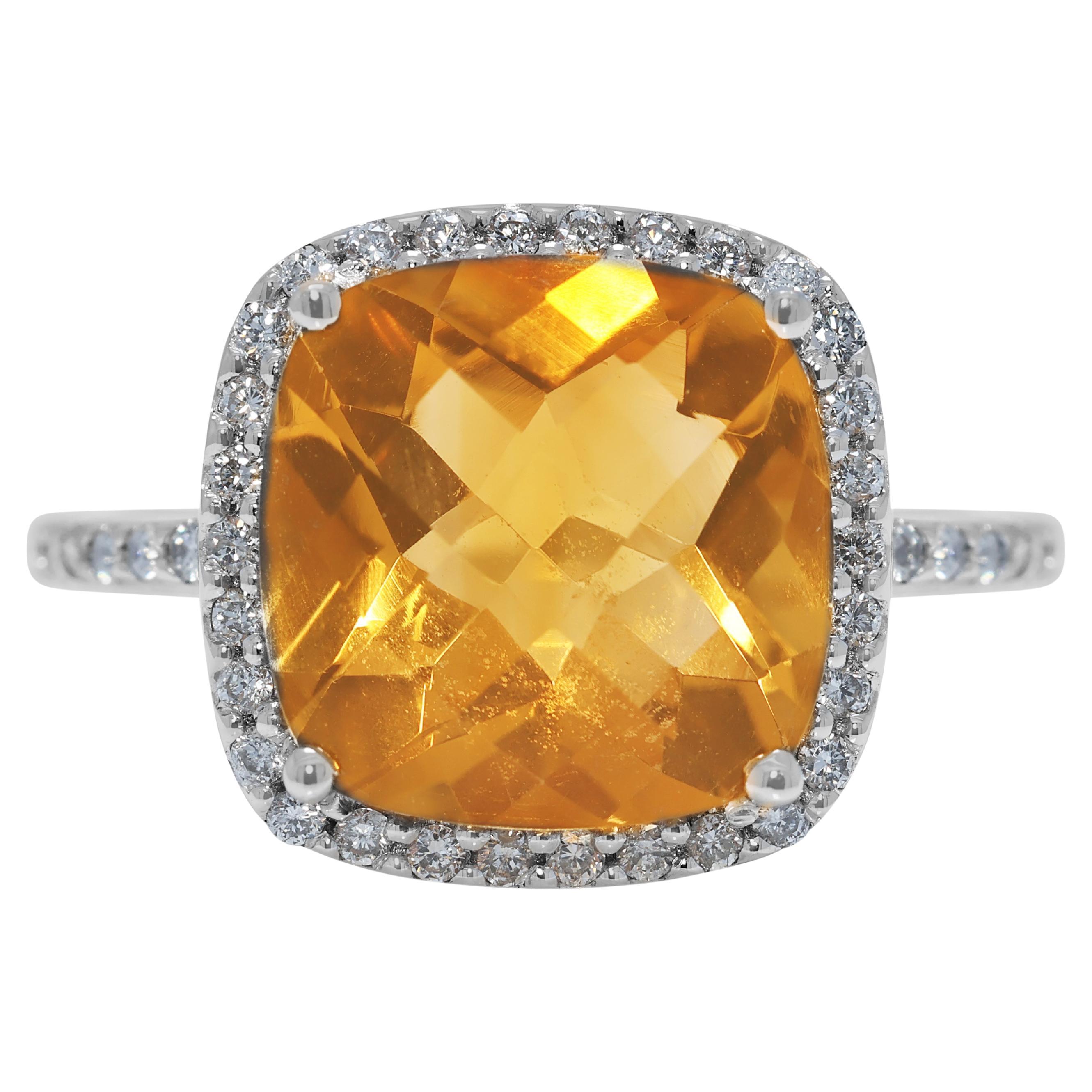 Captivante bague halo en or blanc 18 carats ornée de citrines et de diamants en pavé en vente