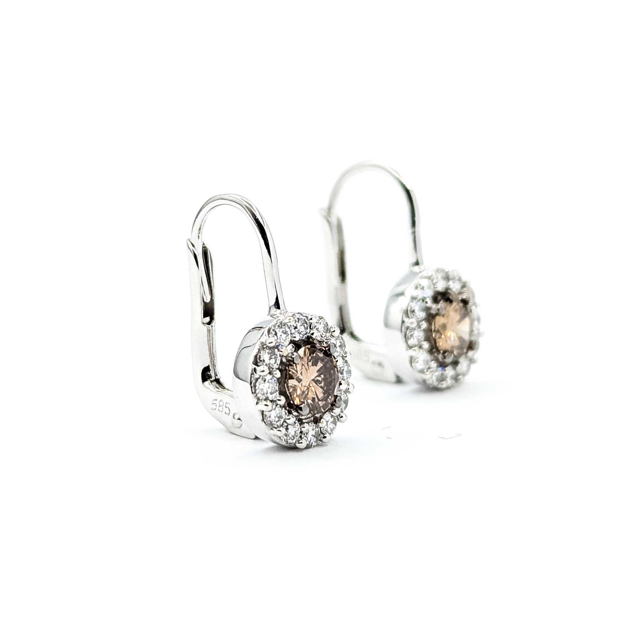 Contemporain Boucles d'oreilles LeVian en or blanc 14k incrustées de diamants captivants en vente