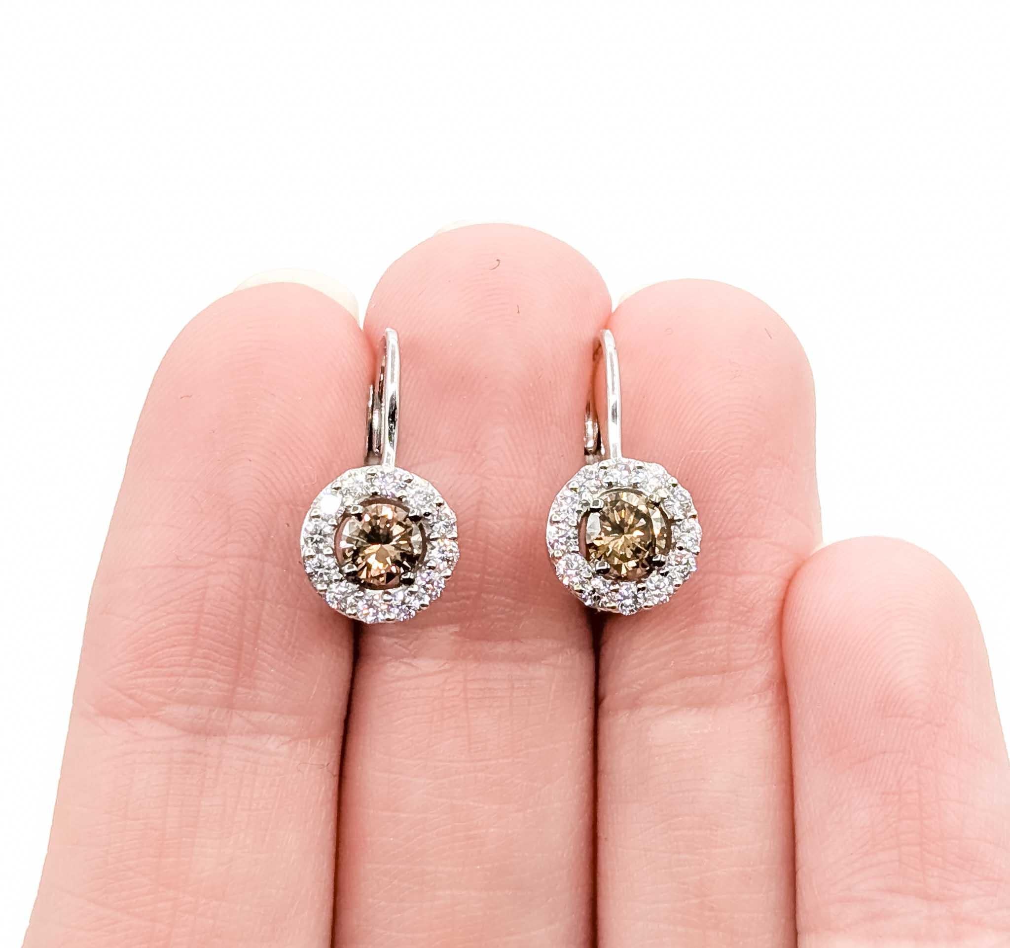 Boucles d'oreilles LeVian en or blanc 14k incrustées de diamants captivants en vente 1