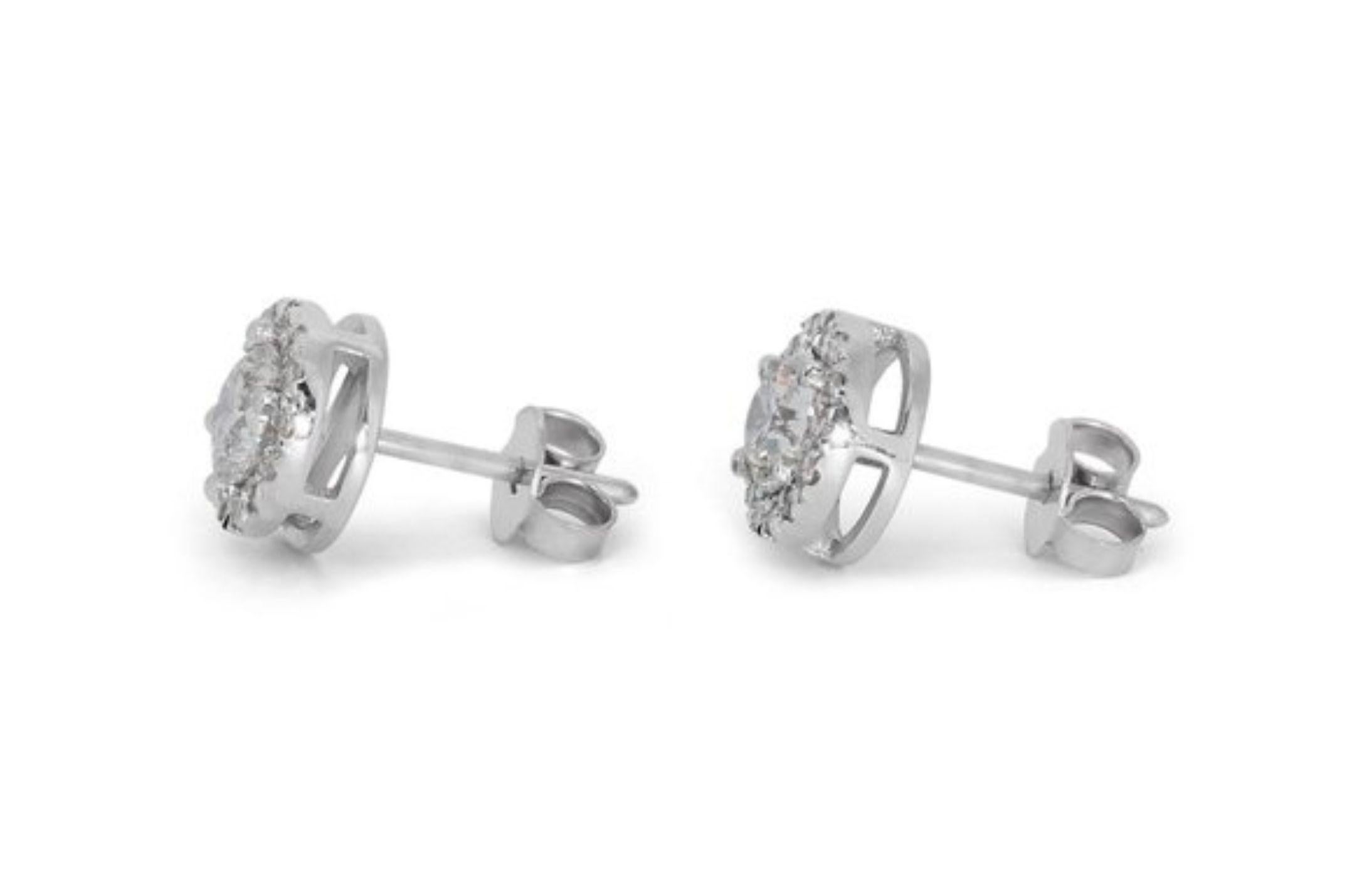 Captivating Elegance: 1ct Diamond Earrings  For Sale 3