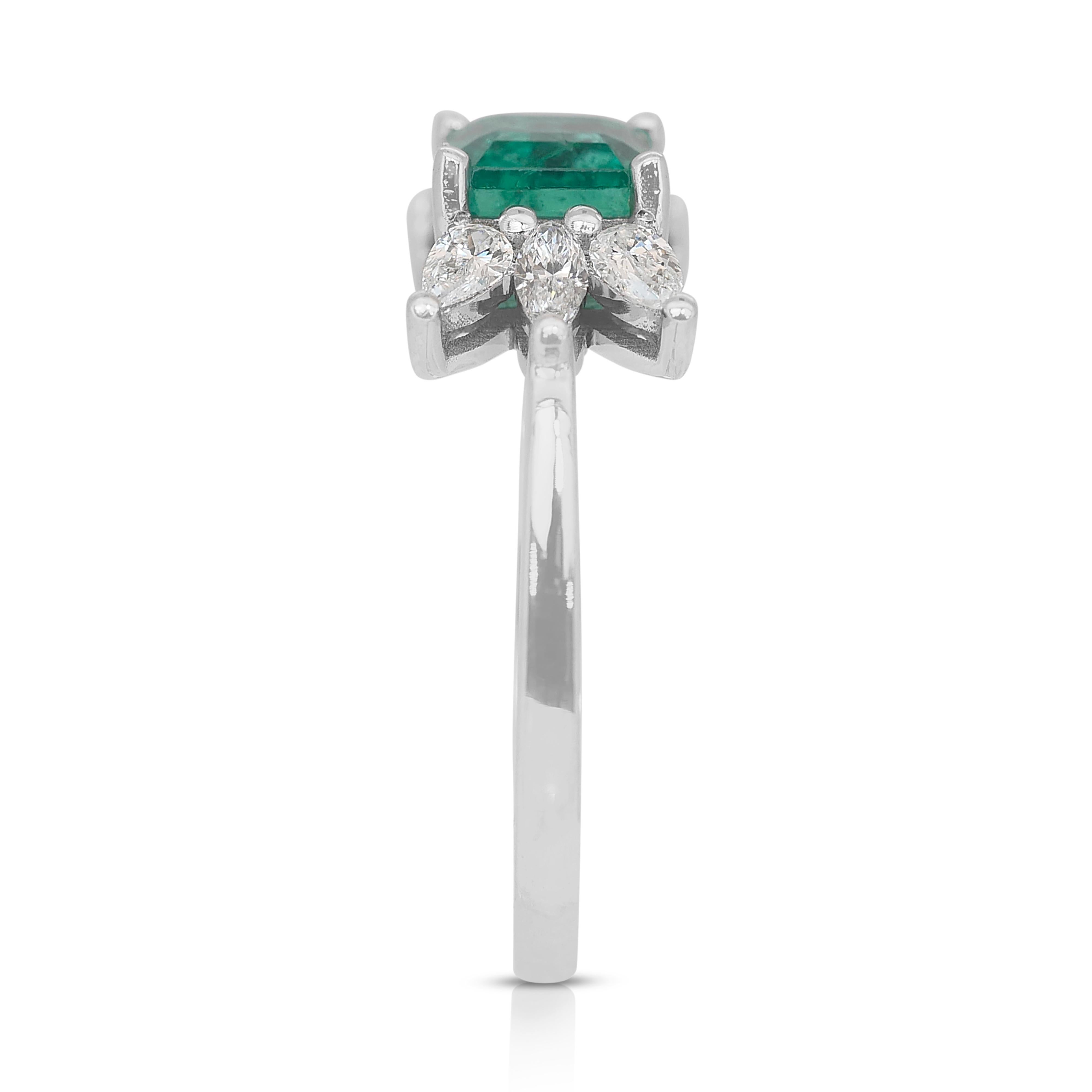 Bezaubernder Smaragd- und Diamant-Cluster-Ring aus 18 Karat Weißgold - GIA-zertifiziert im Angebot 1