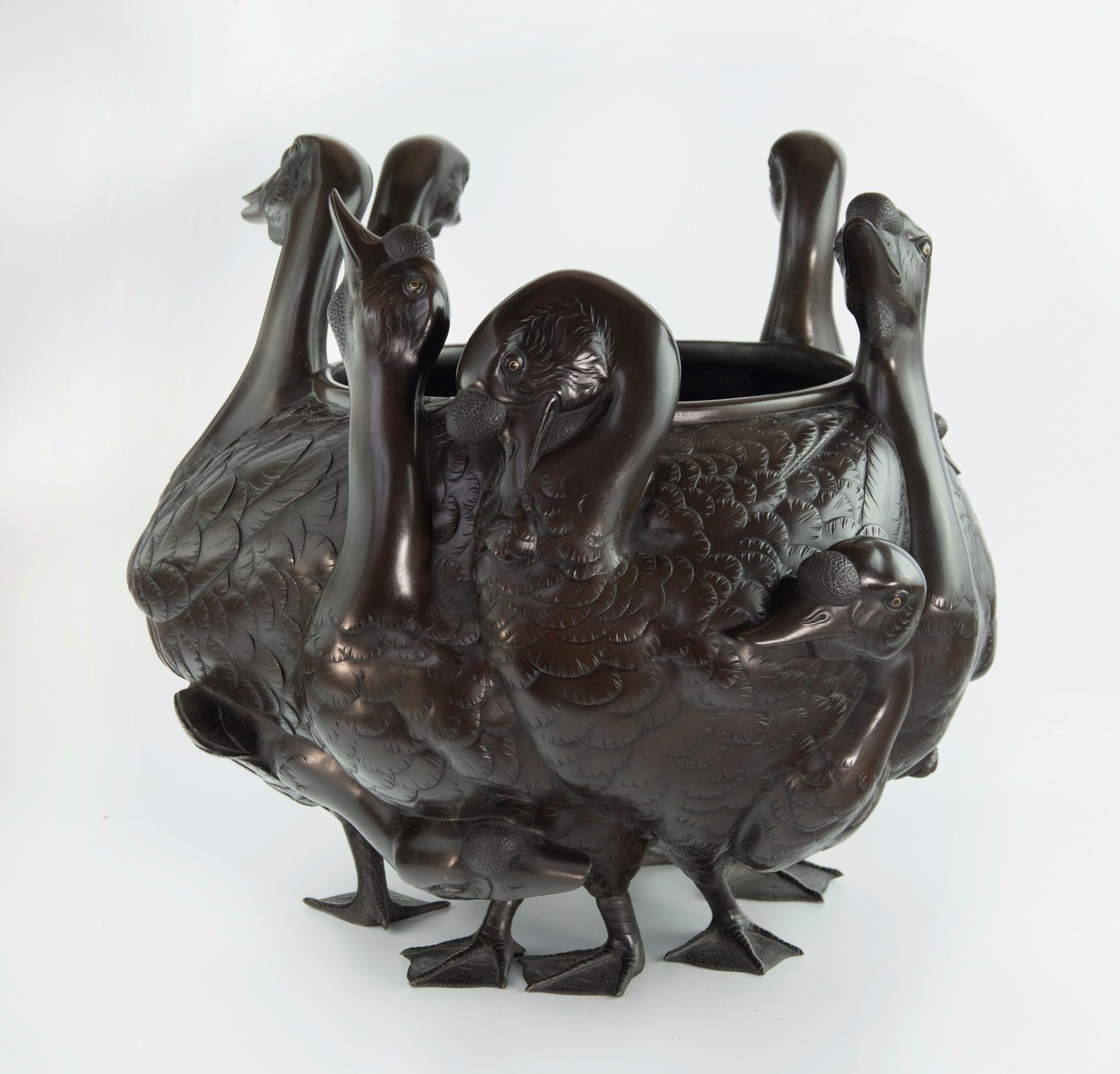 Captivating Japanese Bronze Goose Jardiniere by Seiya In Good Condition For Sale In Christchurch, GB