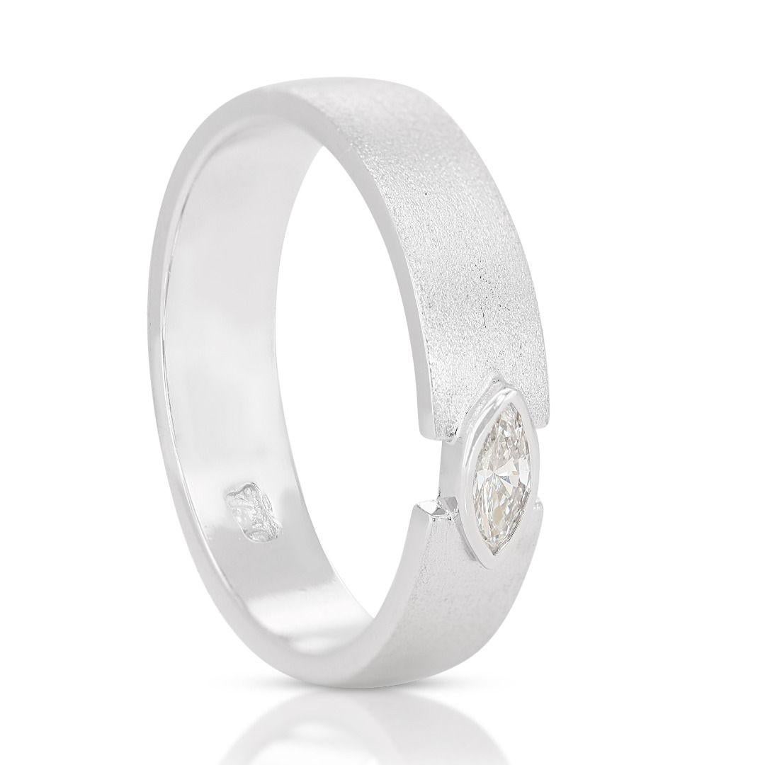 Taille Marquise Captivant bague solitaire marquise en or blanc 18 carats en vente