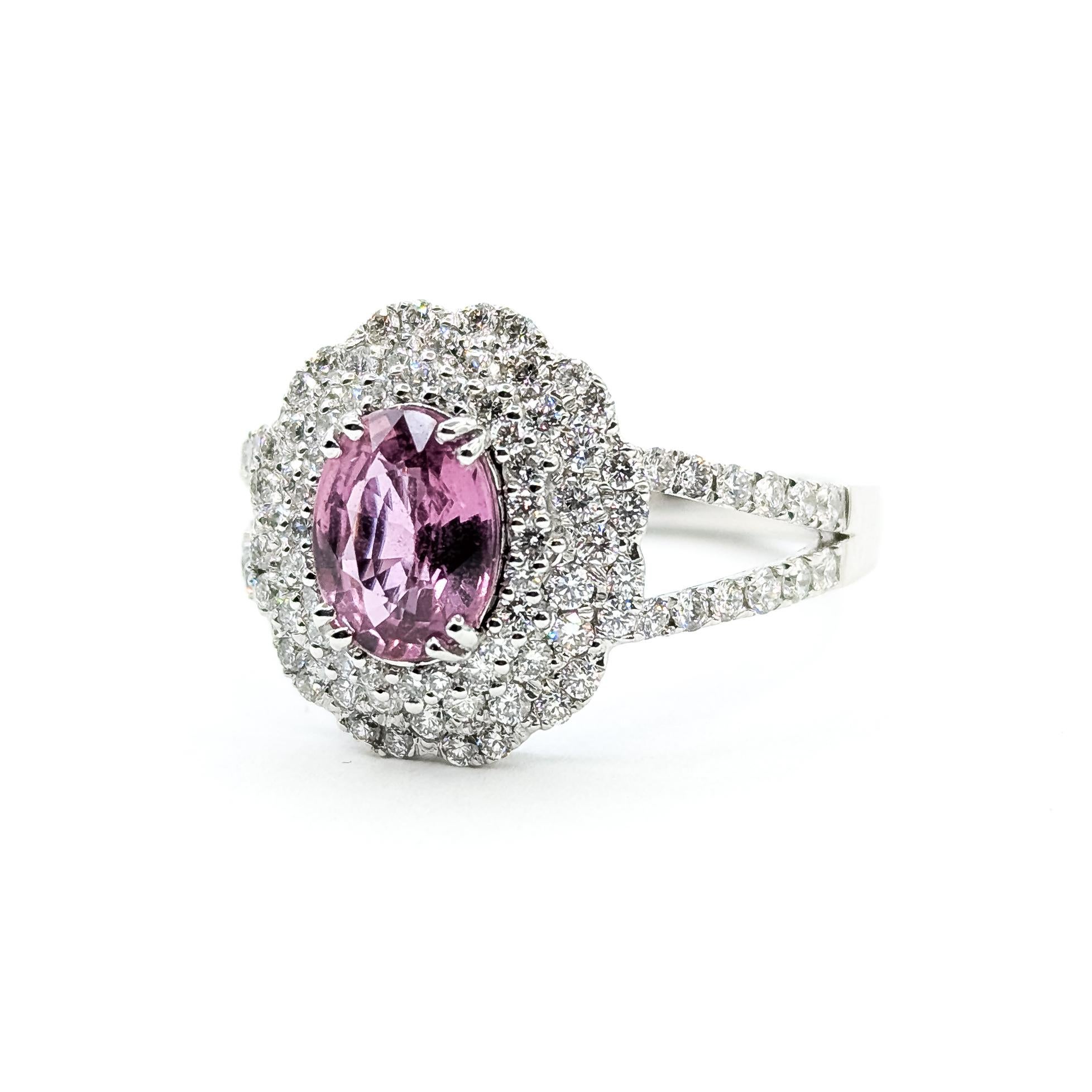 Contemporain Captivante bague à double halo en saphir rose et diamant en platine en vente