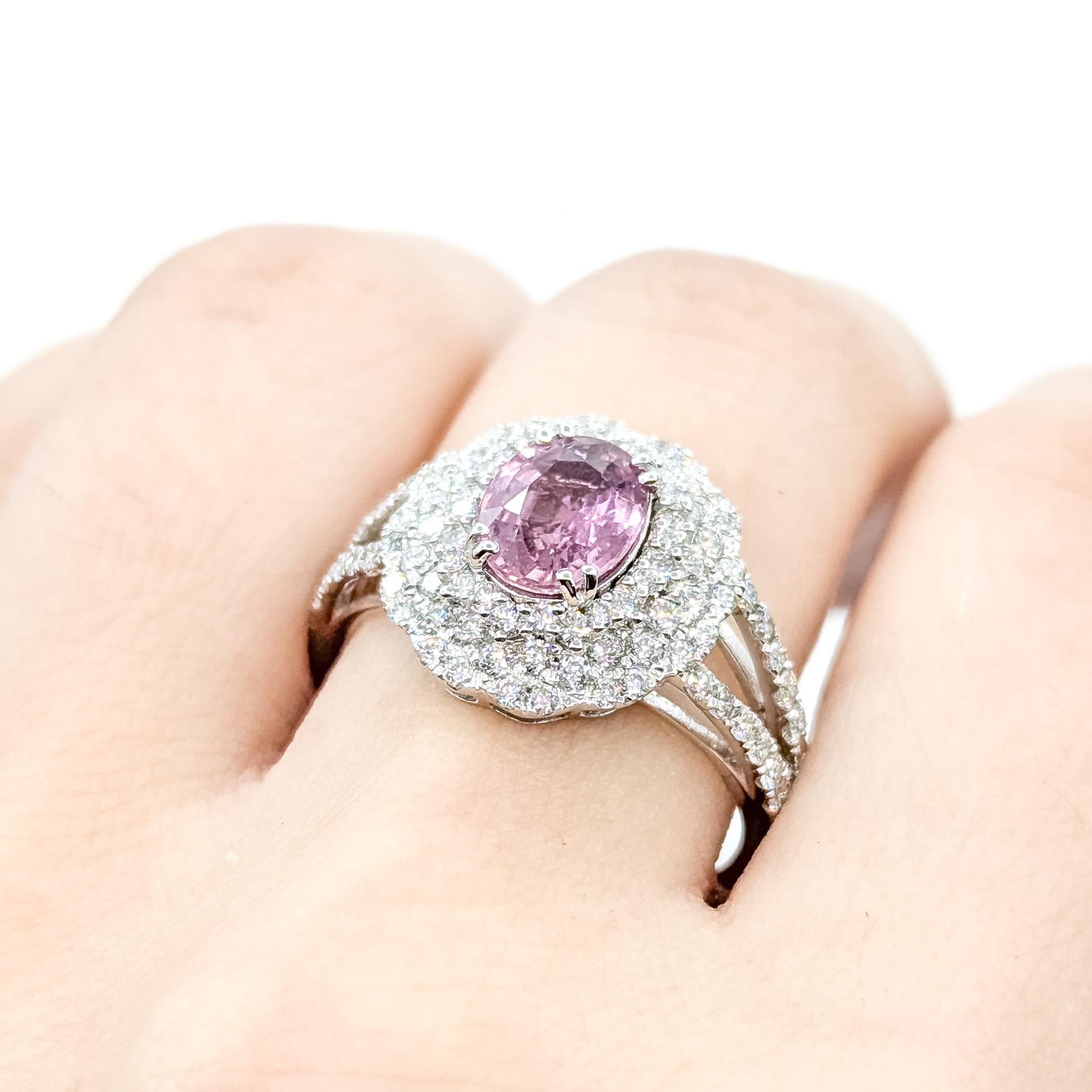 Taille ovale Captivante bague à double halo en saphir rose et diamant en platine en vente