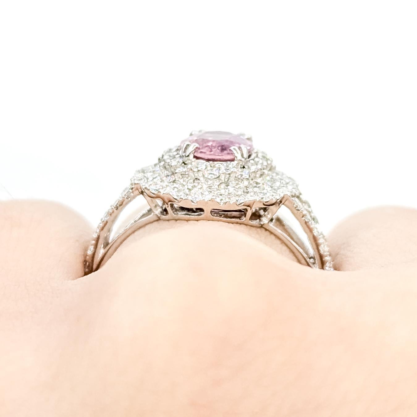 Captivante bague à double halo en saphir rose et diamant en platine Excellent état - En vente à Bloomington, MN