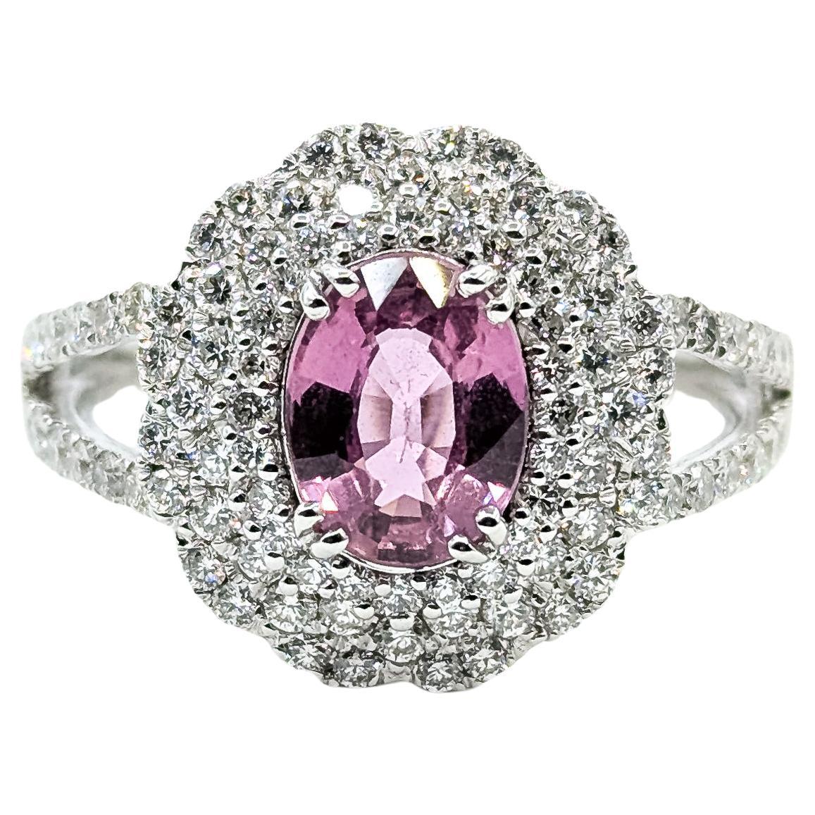 Accattivante anello con doppio zaffiro rosa e diamante in platino