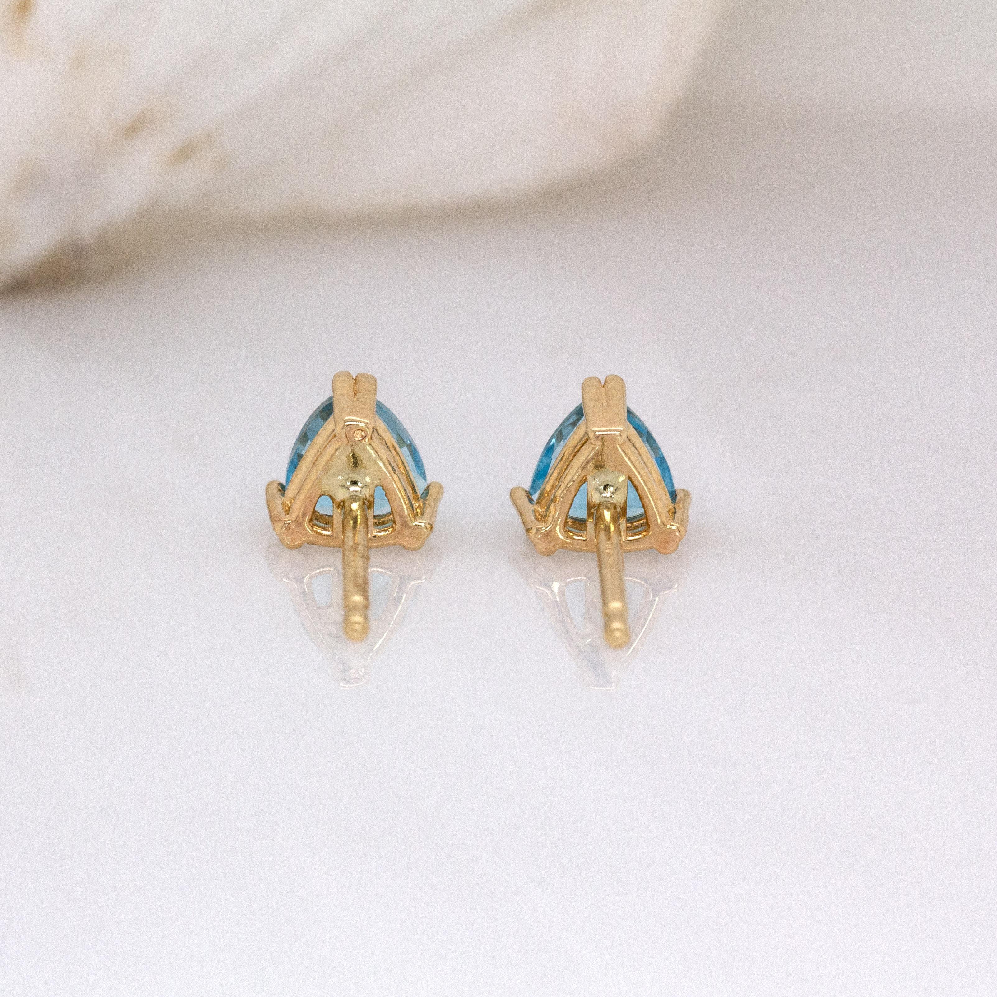 Donna Accattivanti orecchini solitari in topazio svizzero: Oro massiccio 14k, Trillion 4mm in vendita