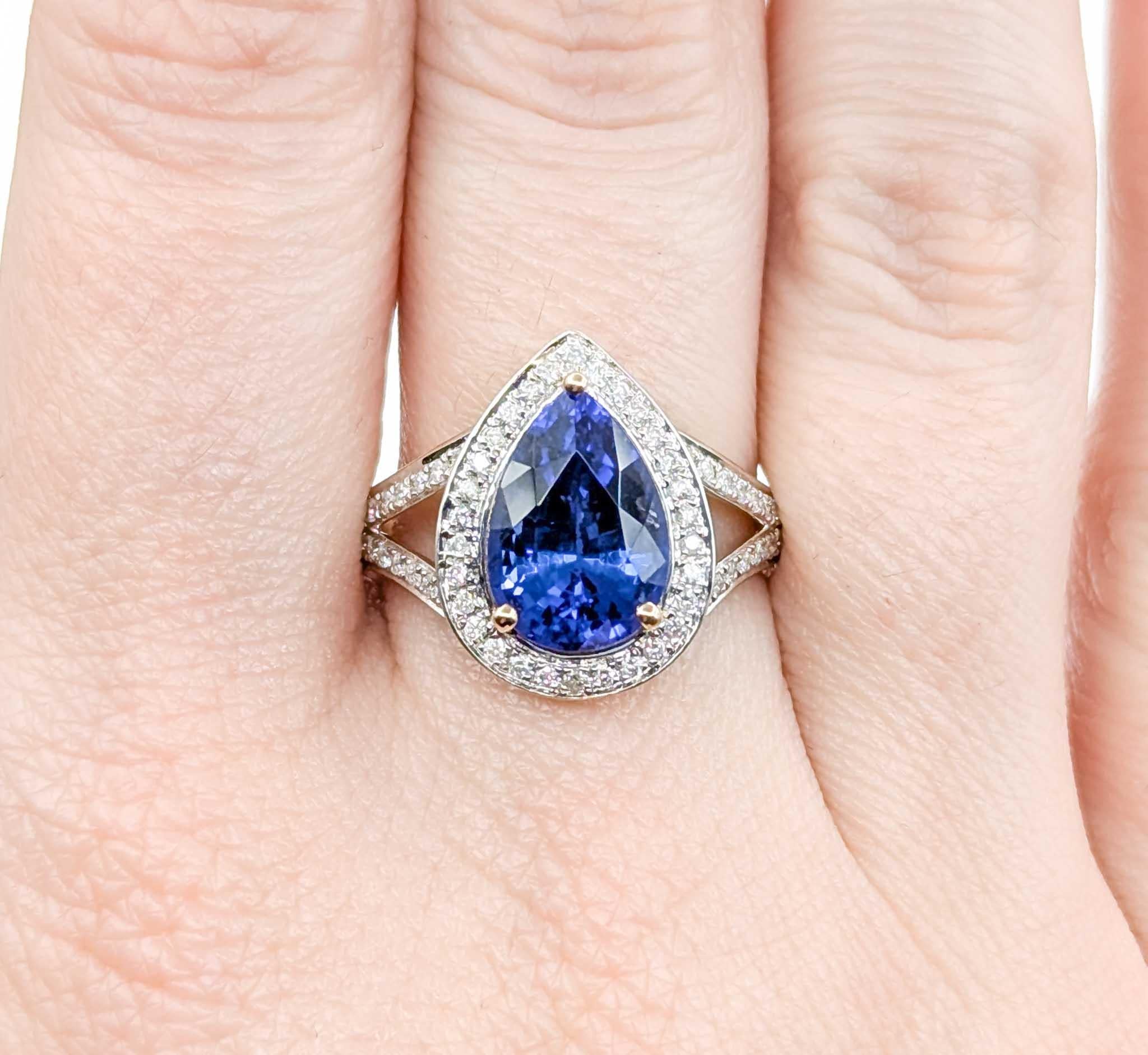 Captivating Tanzanite & Diamond Halo Ring in 14k Yellow Gold In Excellent Condition For Sale In Bloomington, MN