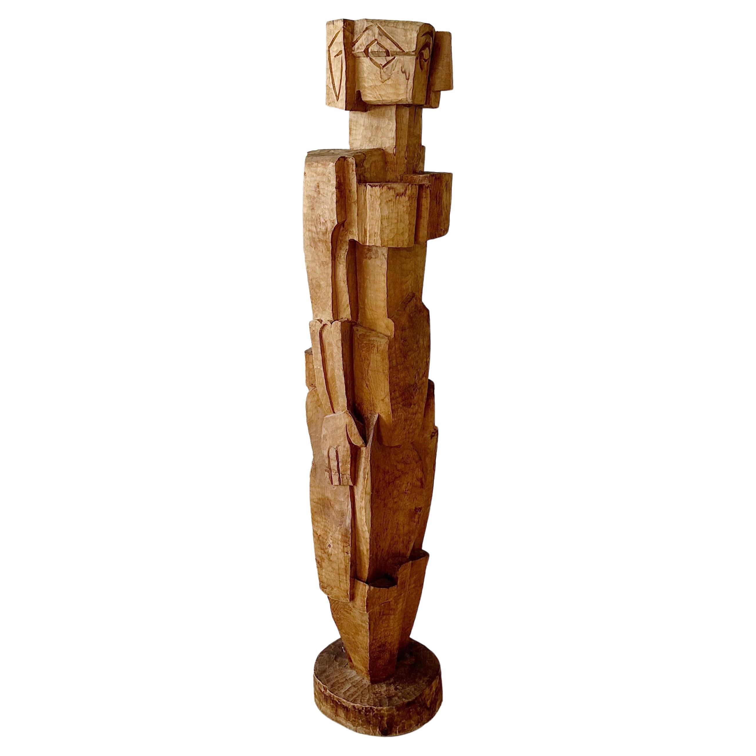 Captivante sculpture cubiste vintage en bois avec un design figuratif