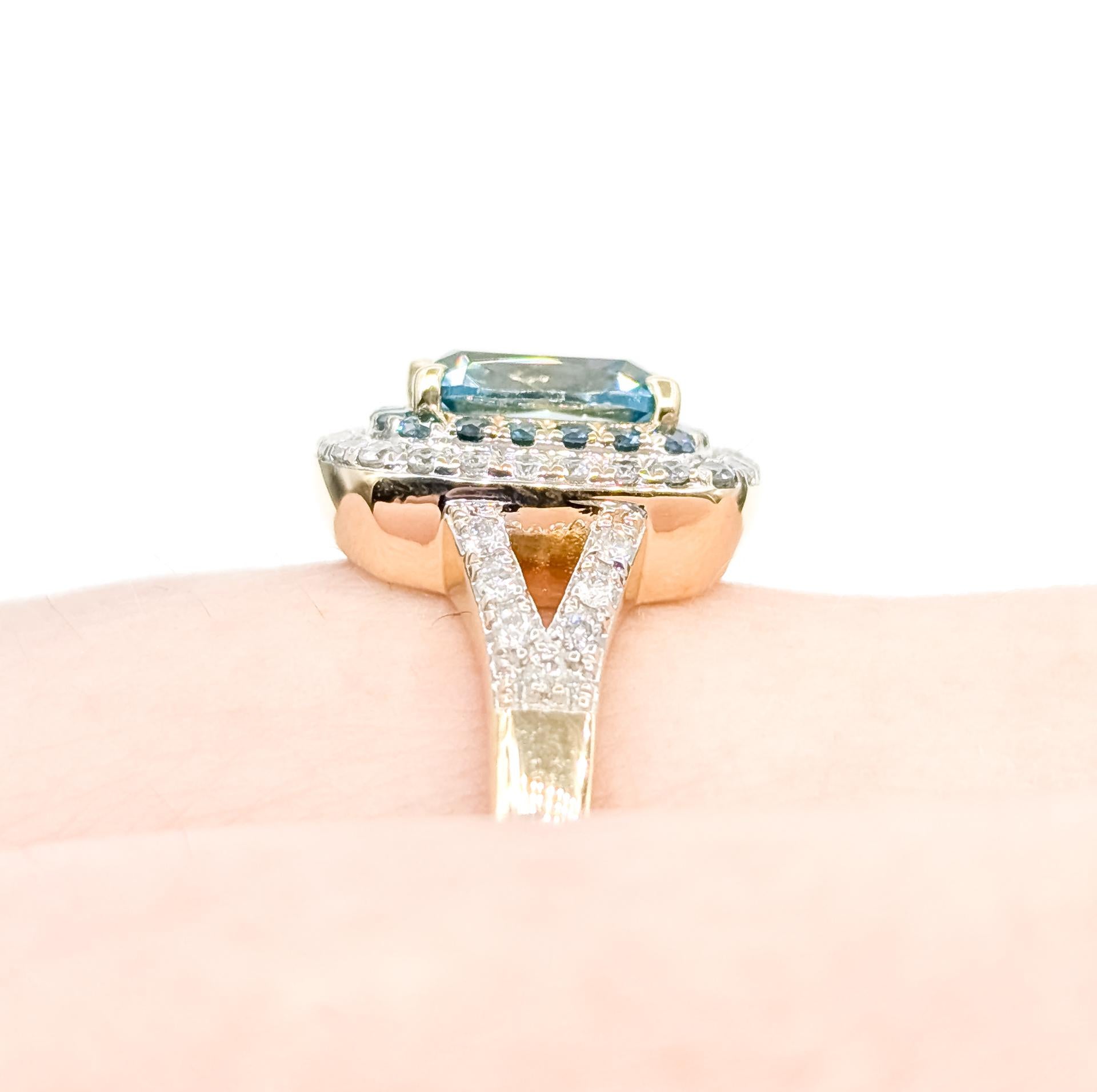 Taille coussin Bague double halo en zircon et diamant en 14k en vente