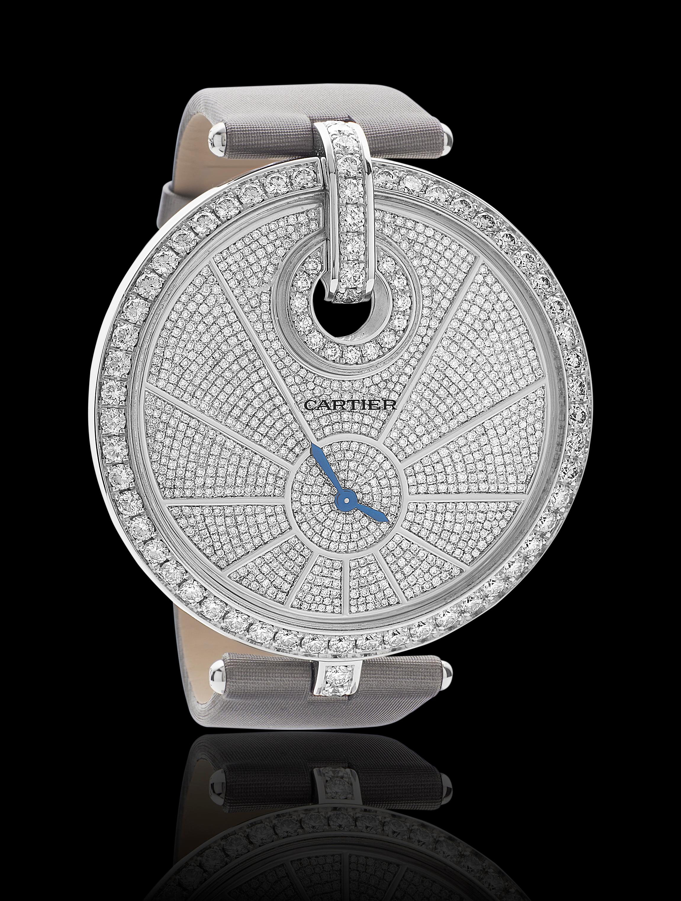 The refined and sensual Captive de Cartier watch cultivates the mystery surrounding its enigmatic form. The radiant roundness of the dial is enhanced by an alluring jewelled clasp. A watch hemmed with diamonds to charm the passage of time and its