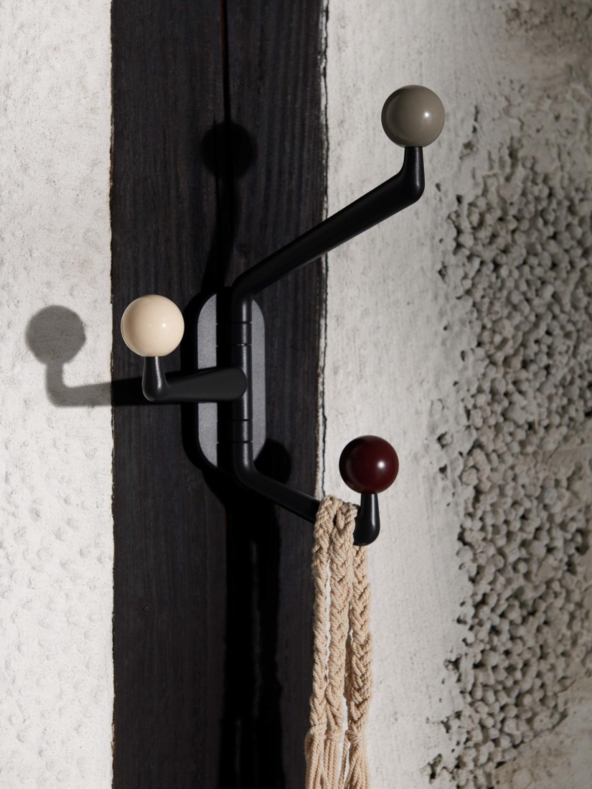 Designed to be used alone or in a set, the highly adaptable Capture coat hooks provide a range of solutions around the home. Also featuring swinging hooks, this piece can be used in the bathroom or kitchen as a handy place to hang towels, or in the