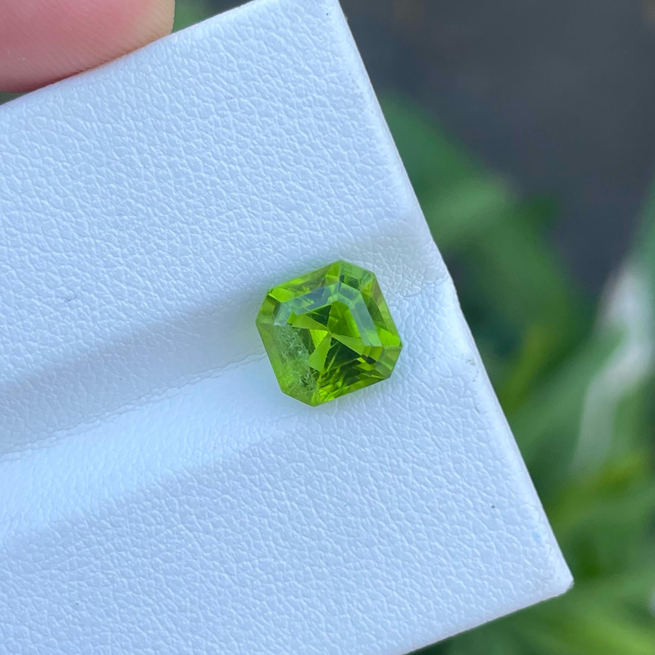 Capture the Essence of Nature Asscher Cut Peridot Gemstone Refresh and Renew In New Condition For Sale In Bangkok, TH