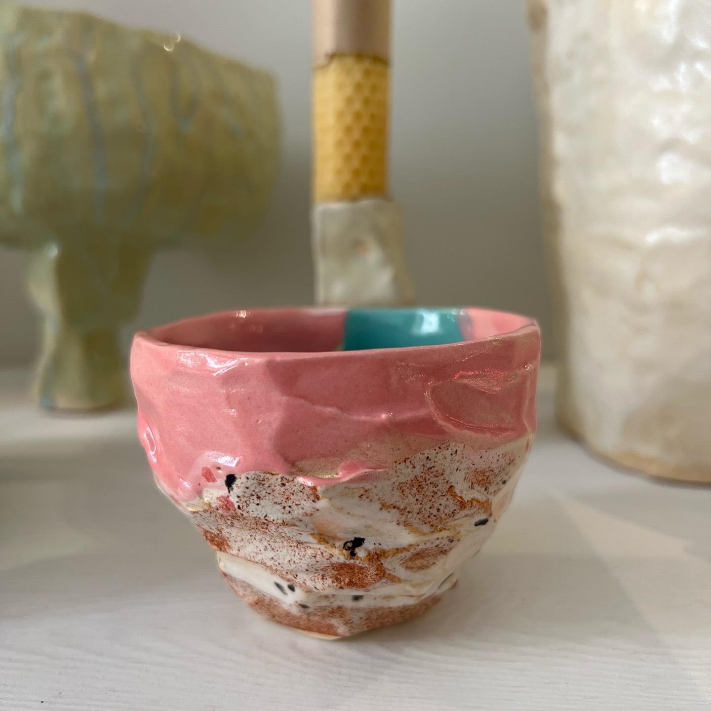 Grès Tasses à café Kurinuki en grès coloré d'inspiration japonaise de Hania Jneid en vente