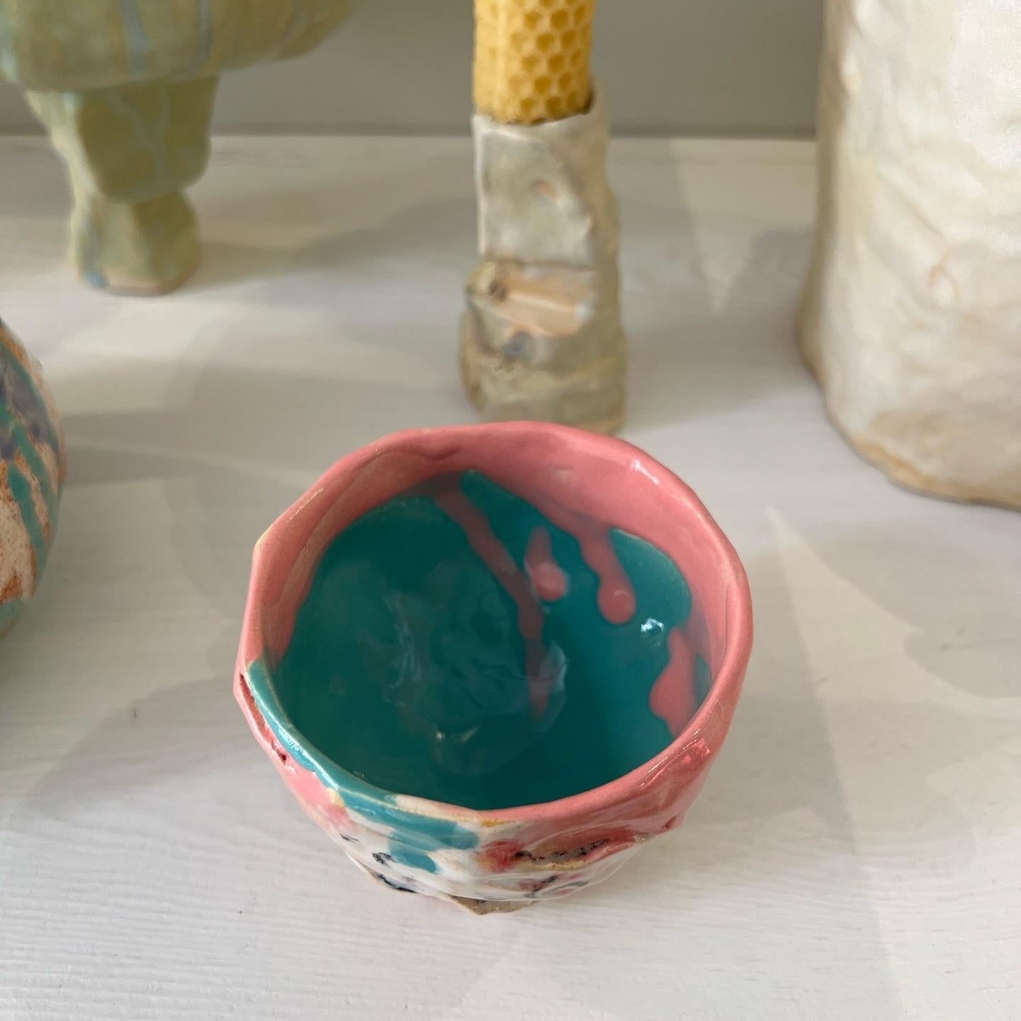 Tasses à café Kurinuki en grès coloré d'inspiration japonaise de Hania Jneid en vente 1