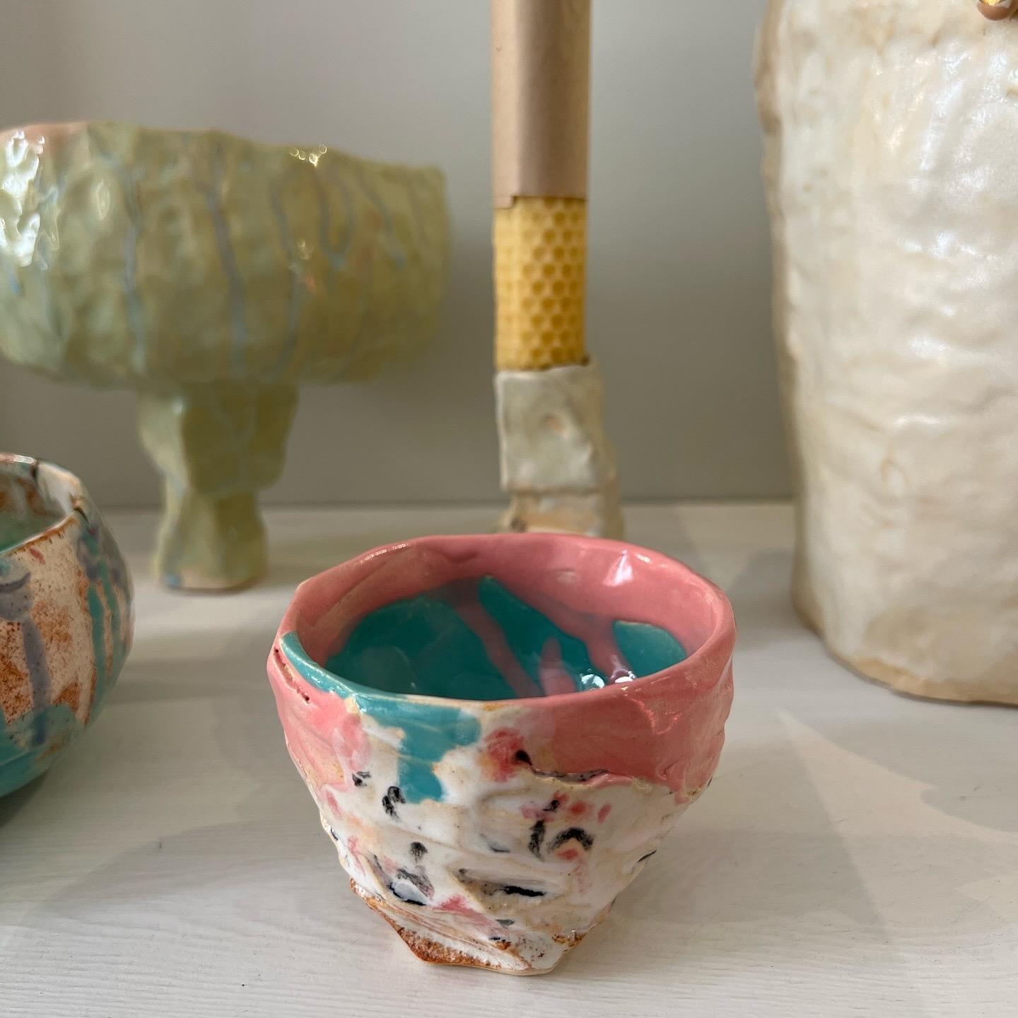 Tasses à café Kurinuki en grès coloré d'inspiration japonaise de Hania Jneid en vente 2