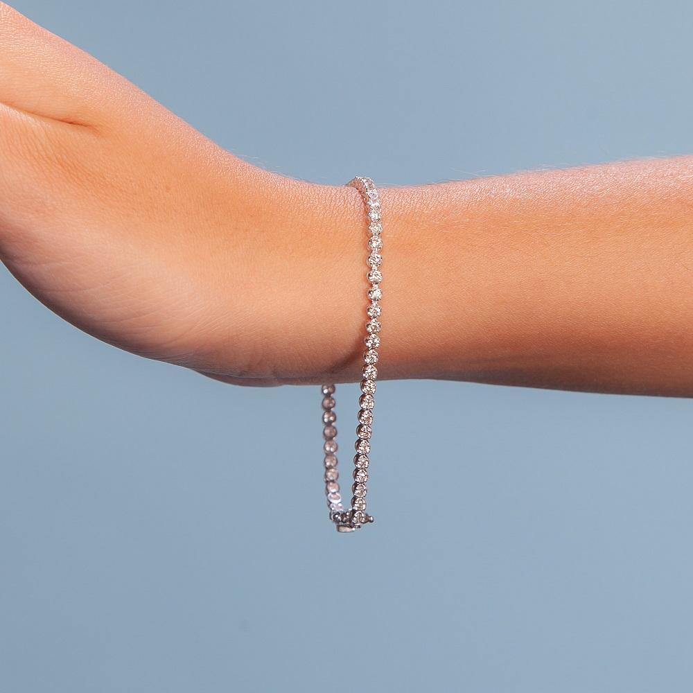 Taille ronde Bracelet tennis Capucelli en forme de coupe, en or 14 carats et diamants naturels 1,86 carat poids total en vente