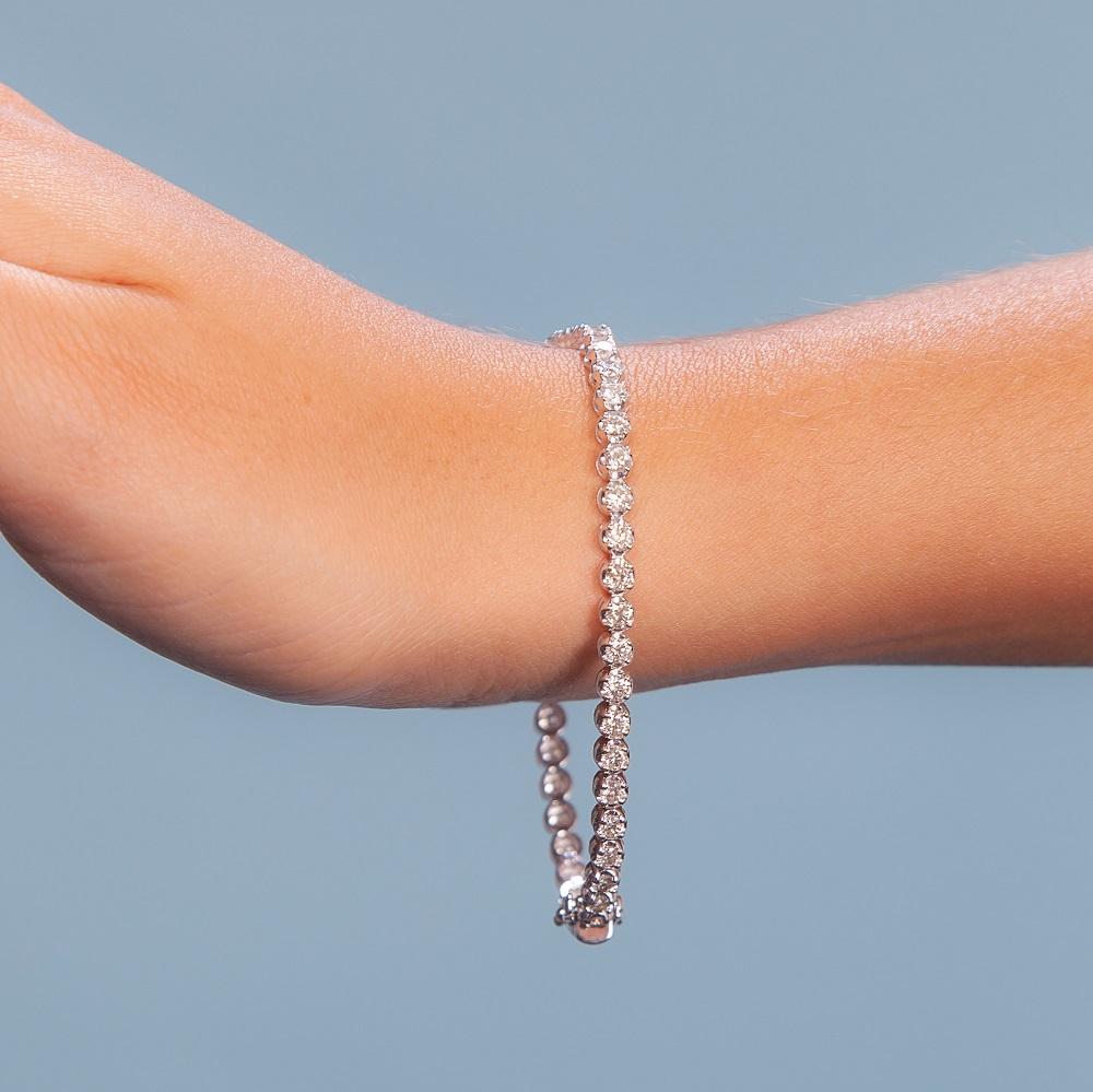 Taille ronde Bracelet tennis Capucelli en forme de coupe, en or 14 carats et diamants naturels de 2,79 carats poids total en vente