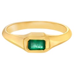 Capucelli Solitär-Ring (0,25 Karat) mit Smaragd im Smaragdschliff und Lünette aus 14 Karat Gold 