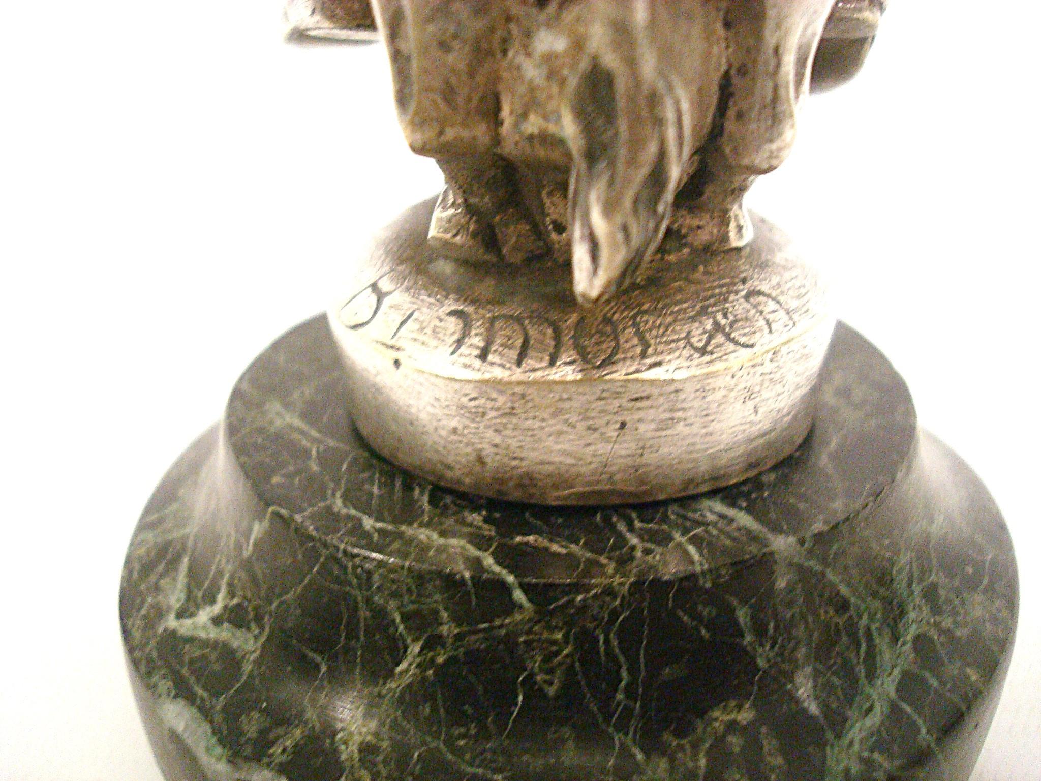 Mascotte dell'auto / Ornamento del cofano Poliziotto che cavalca un toro Scultura in bronzo. Francia 1920 in vendita 1
