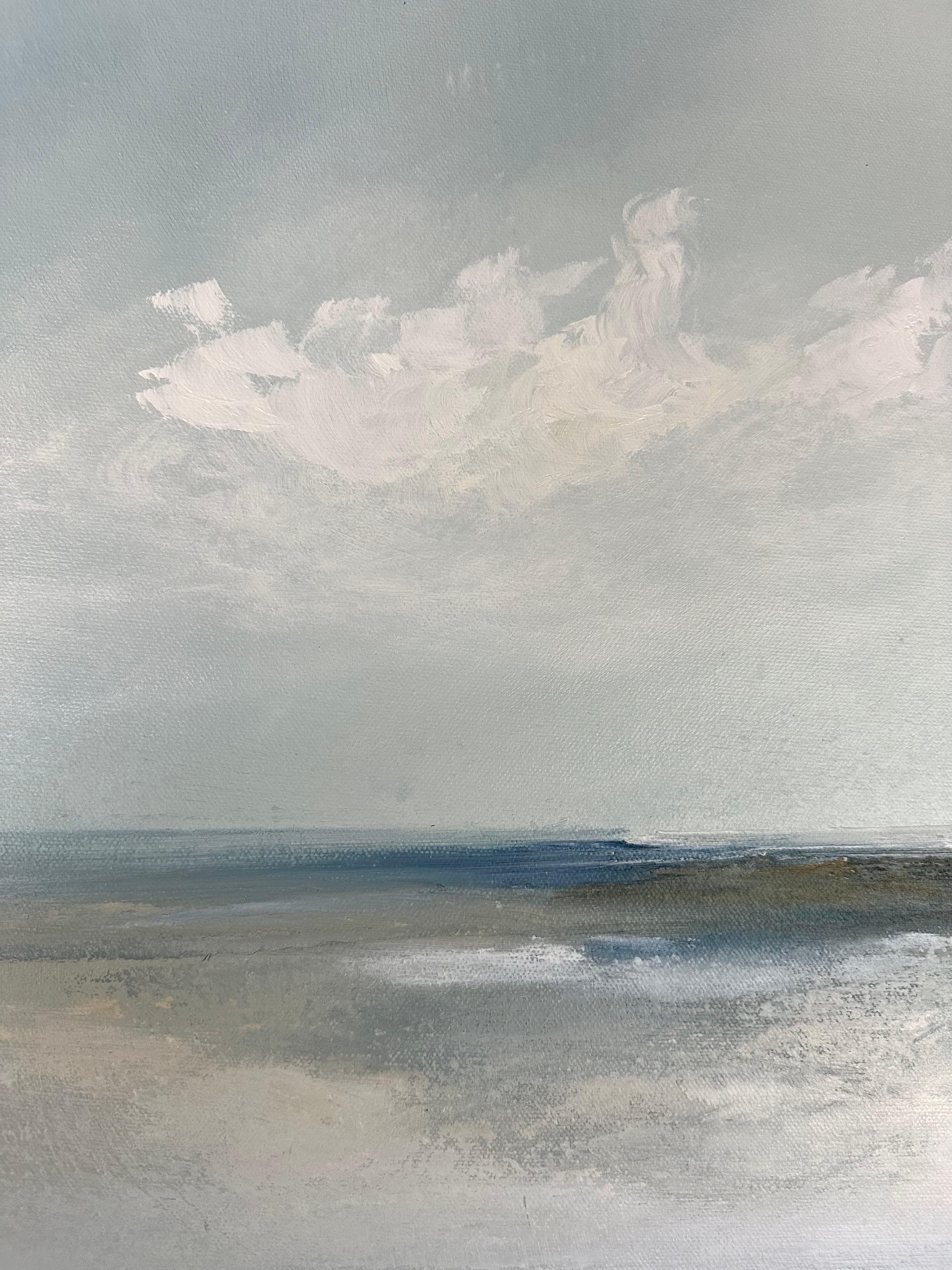 <p>Commenti dell'artista<br>Nuvole morbide e vaporose fluttuano dolcemente in un cielo azzurro pallido. Una vasta distesa di acqua calma si estende verso l'orizzonte, con sottili variazioni di colore dal blu chiaro alle tonalità più profonde. Il